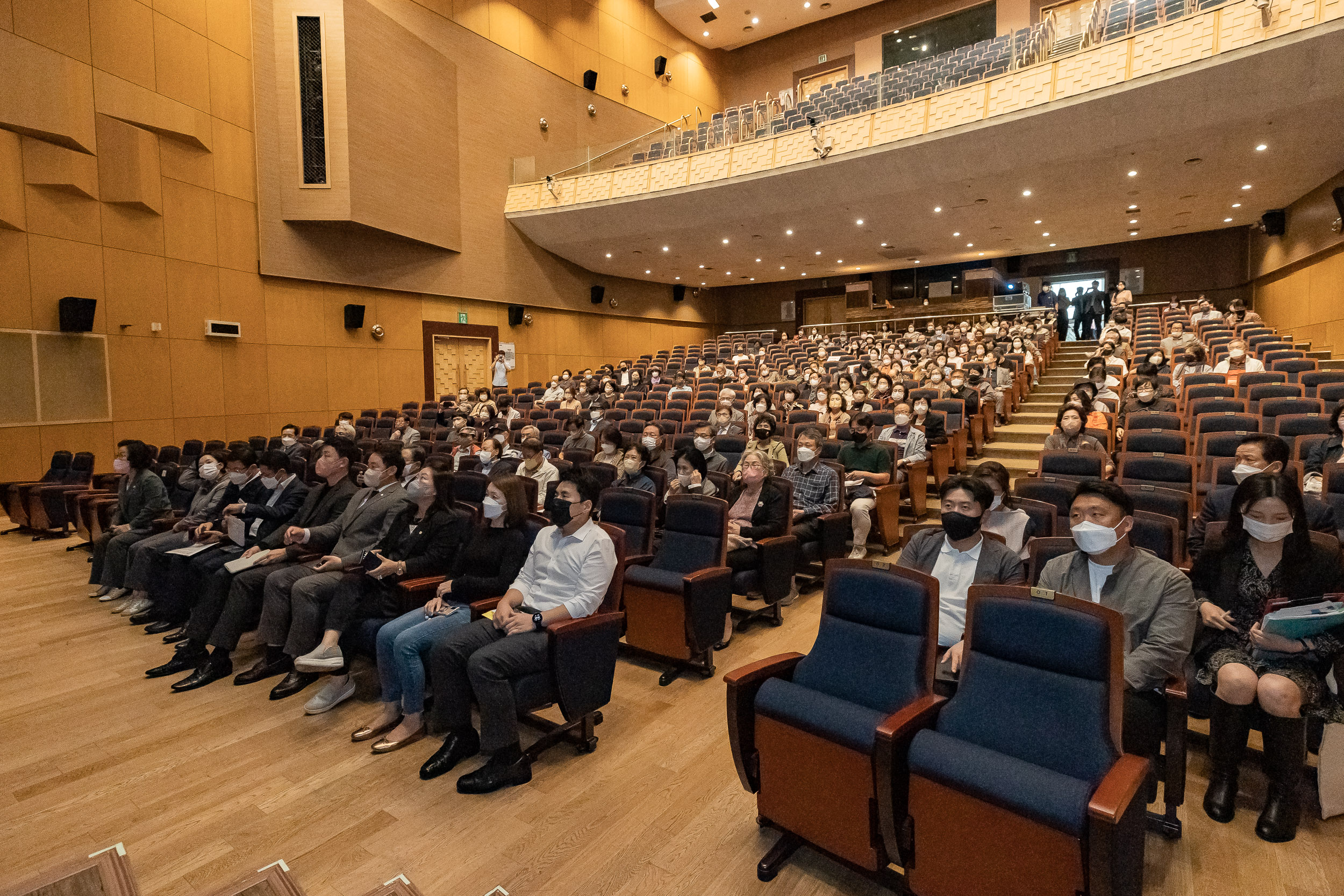 20221004-워커힐아파트 재건축사업 정비구역지정 및 정비계획 수립을 위한 주민설명회 221004-0074_G_085332.jpg