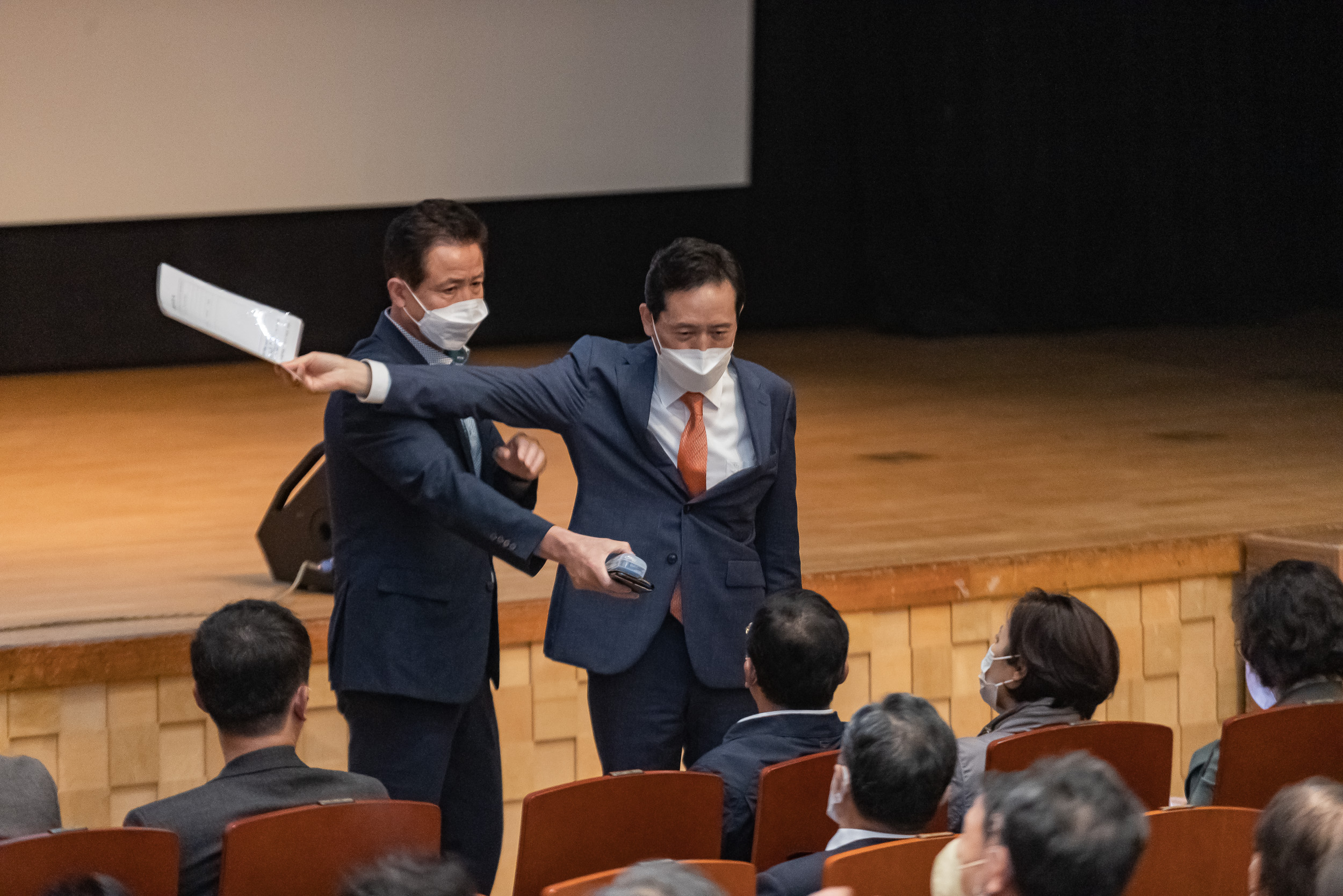 20221004-워커힐아파트 재건축사업 정비구역지정 및 정비계획 수립을 위한 주민설명회 221004-0145_G_085333.jpg