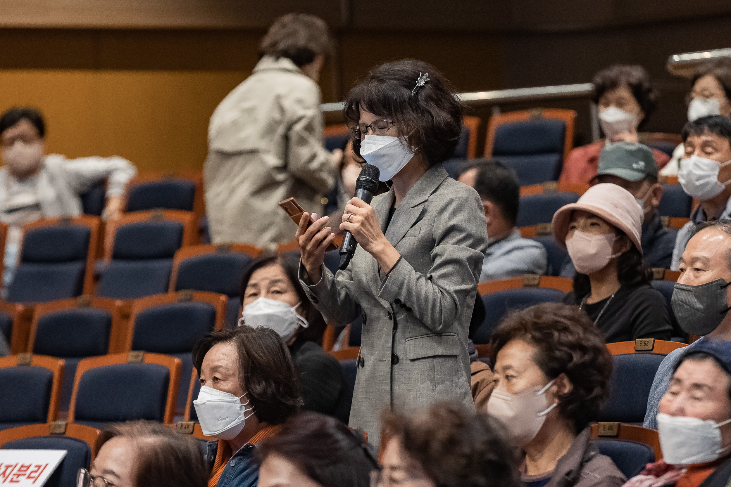 20221004-워커힐아파트 재건축사업 정비구역지정 및 정비계획 수립을 위한 주민설명회 221004-0173_G_085334.jpg