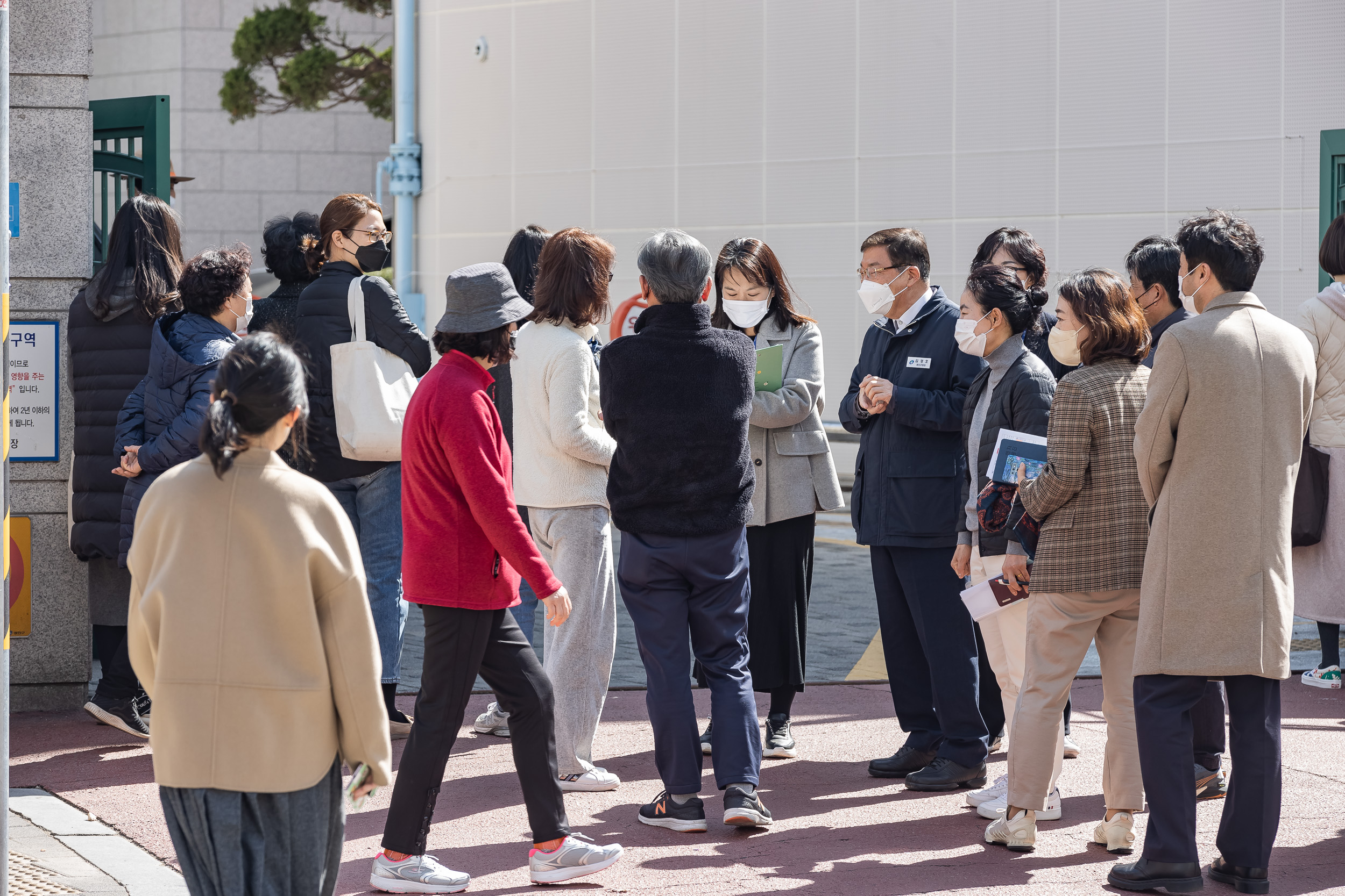 20230314-학교 앞 소통 나들이-무엇이든 말해 주세요!  230314-0619_G_134334.jpg