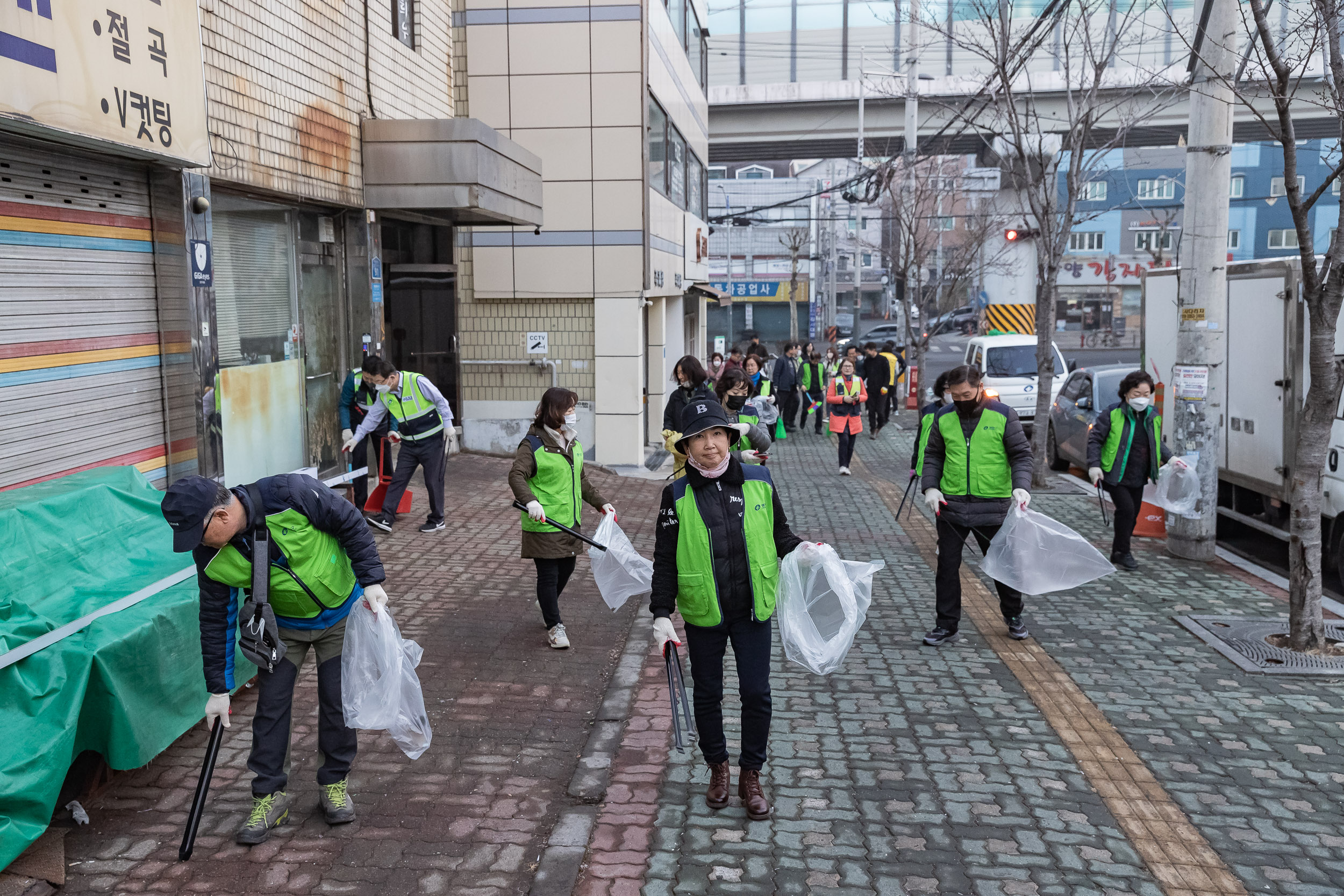 20230310-제9회 주민과 함께하는 골목청소-자양3동 230310-0082_G_173504.jpg