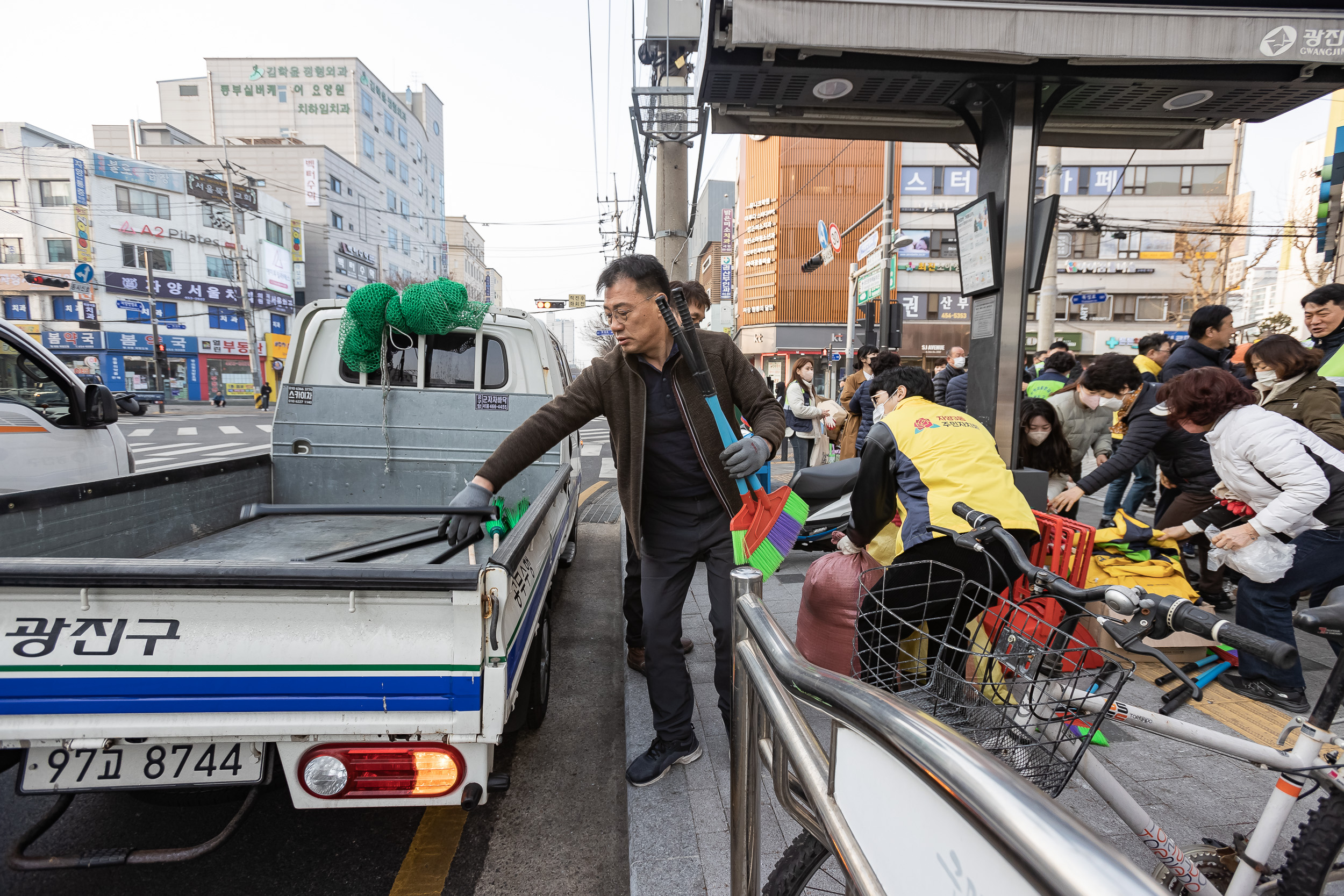 20230310-제9회 주민과 함께하는 골목청소-자양3동 230310-1041_G_173516.jpg