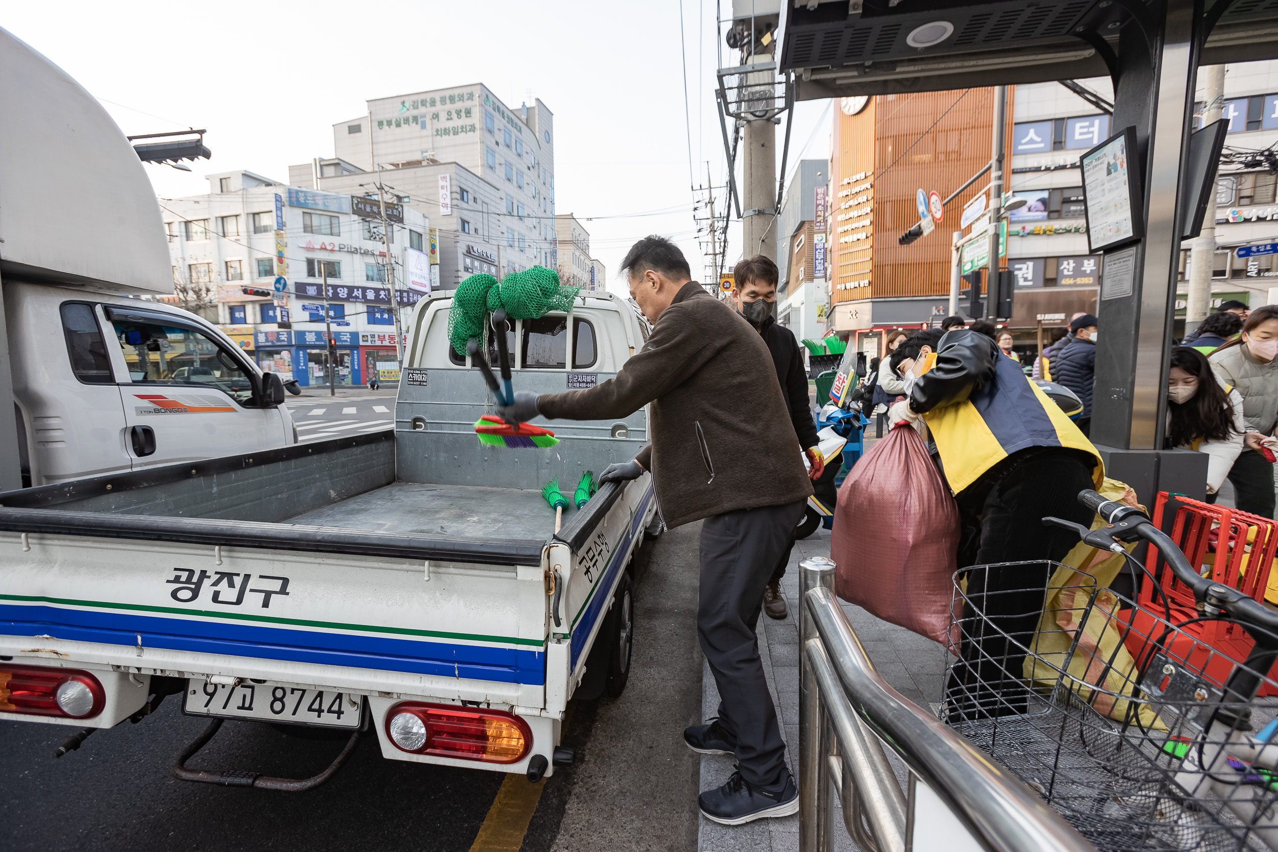 20230310-제9회 주민과 함께하는 골목청소-자양3동 230310-1046_G_173516.jpg