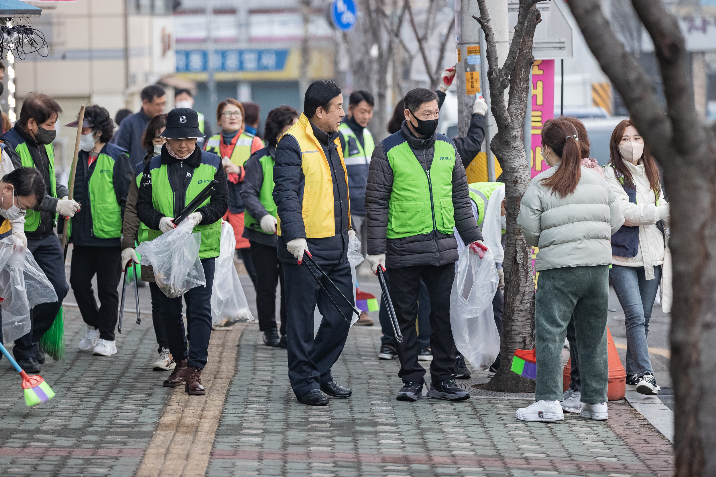 20230310-제9회 주민과 함께하는 골목청소-자양3동 230310-0170_G_173505.jpg