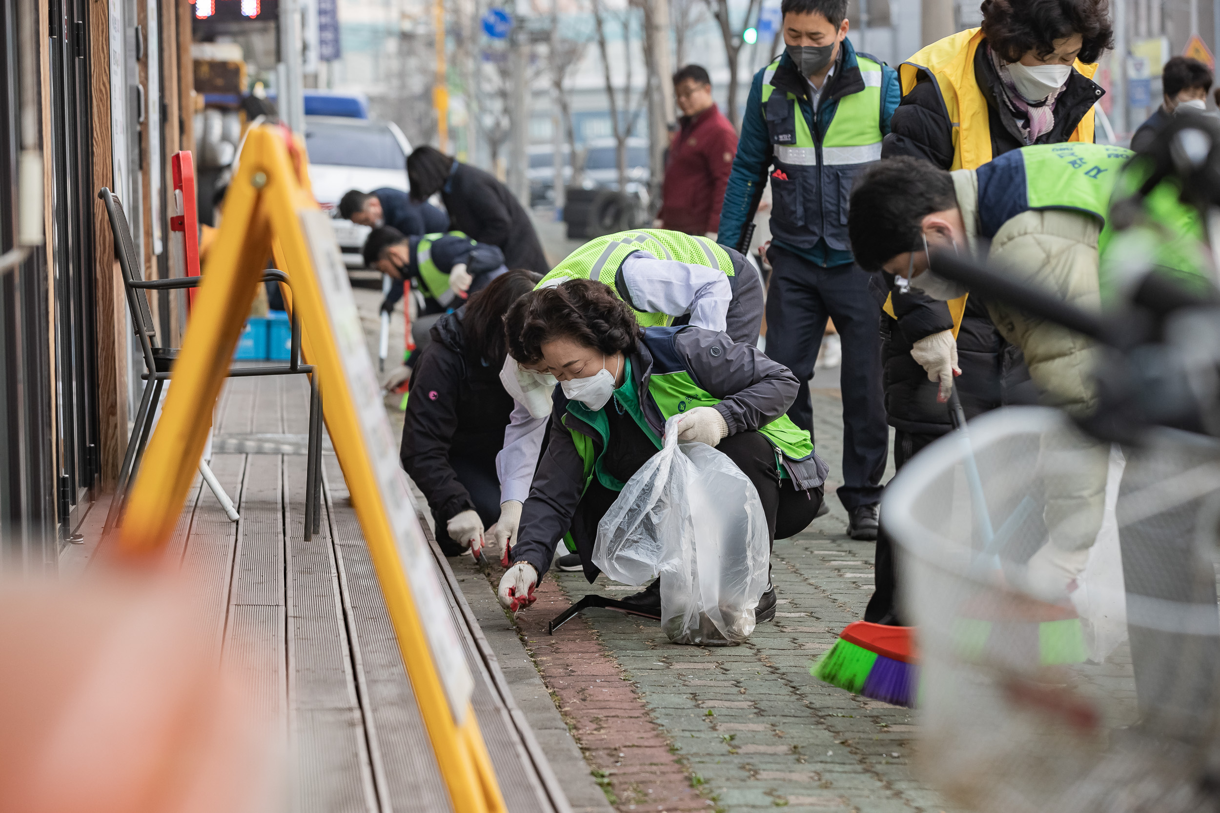 20230310-제9회 주민과 함께하는 골목청소-자양3동 230310-0462_G_173510.jpg