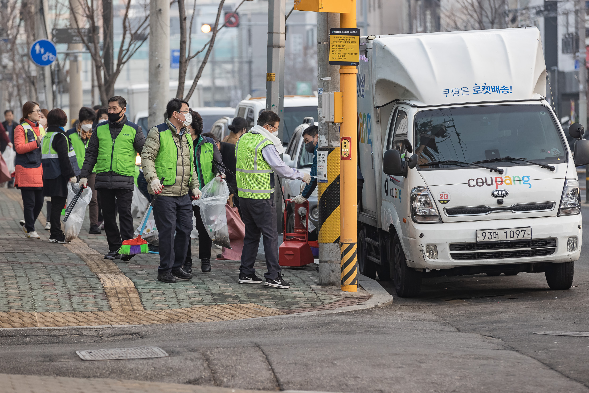 20230310-제9회 주민과 함께하는 골목청소-자양3동 230310-0550_G_173510.jpg