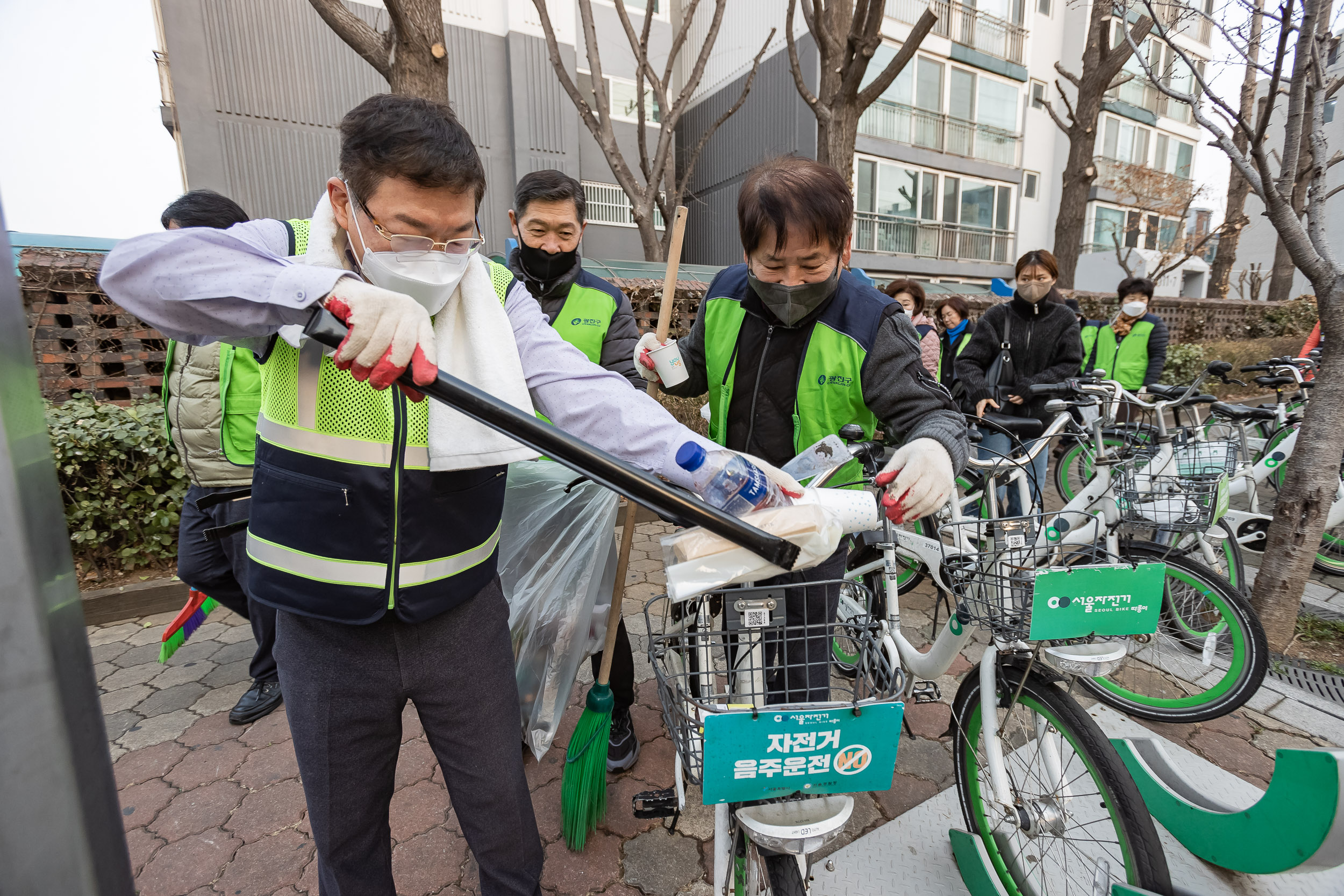 20230310-제9회 주민과 함께하는 골목청소-자양3동 230310-0690_G_173512.jpg