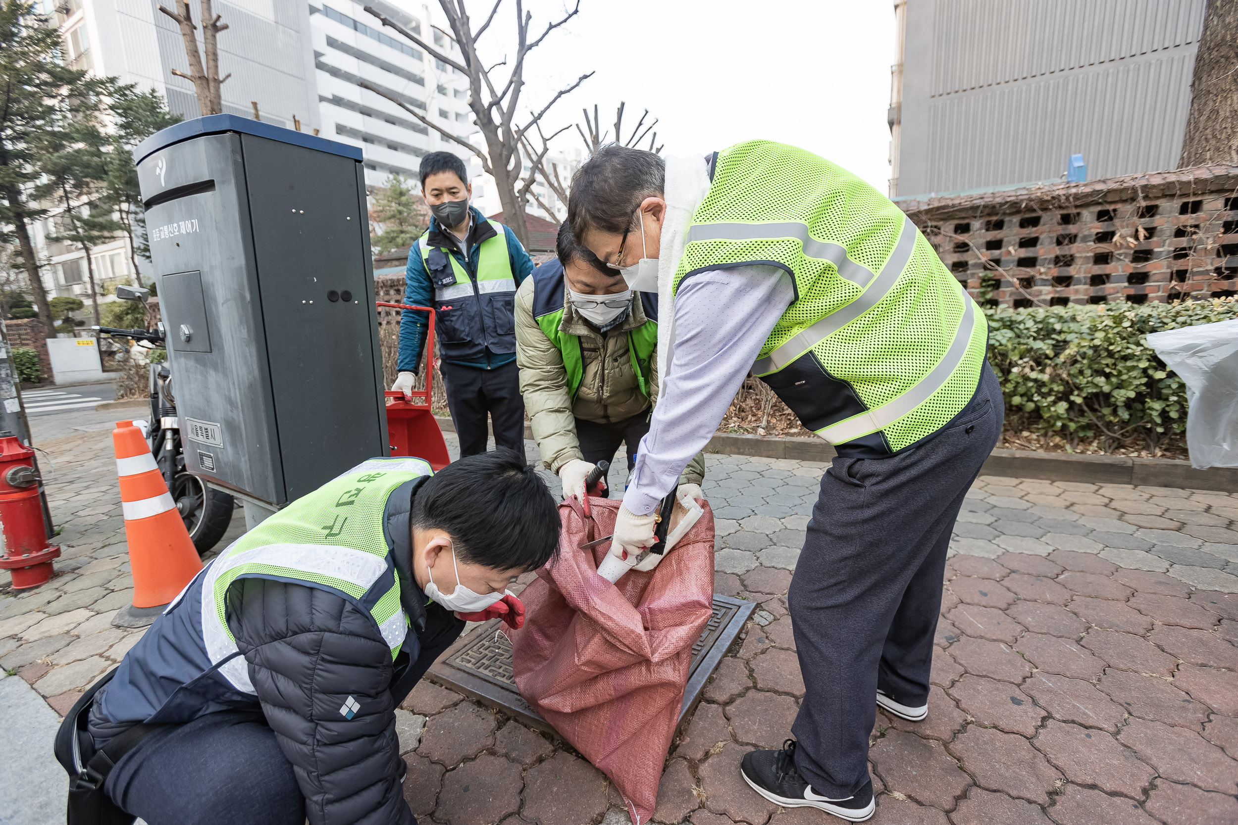 20230310-제9회 주민과 함께하는 골목청소-자양3동 230310-0694_G_173512.jpg