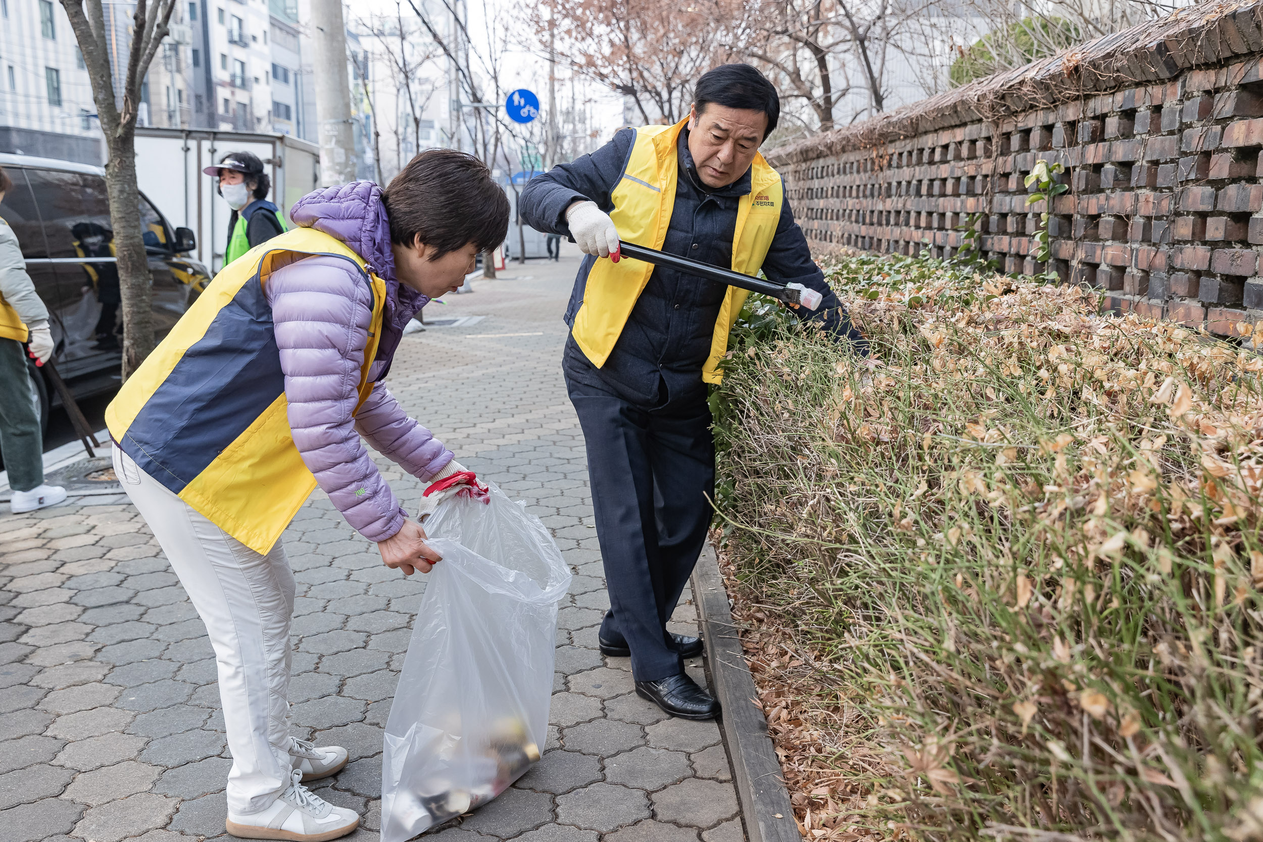 20230310-제9회 주민과 함께하는 골목청소-자양3동 230310-0698_G_173512.jpg