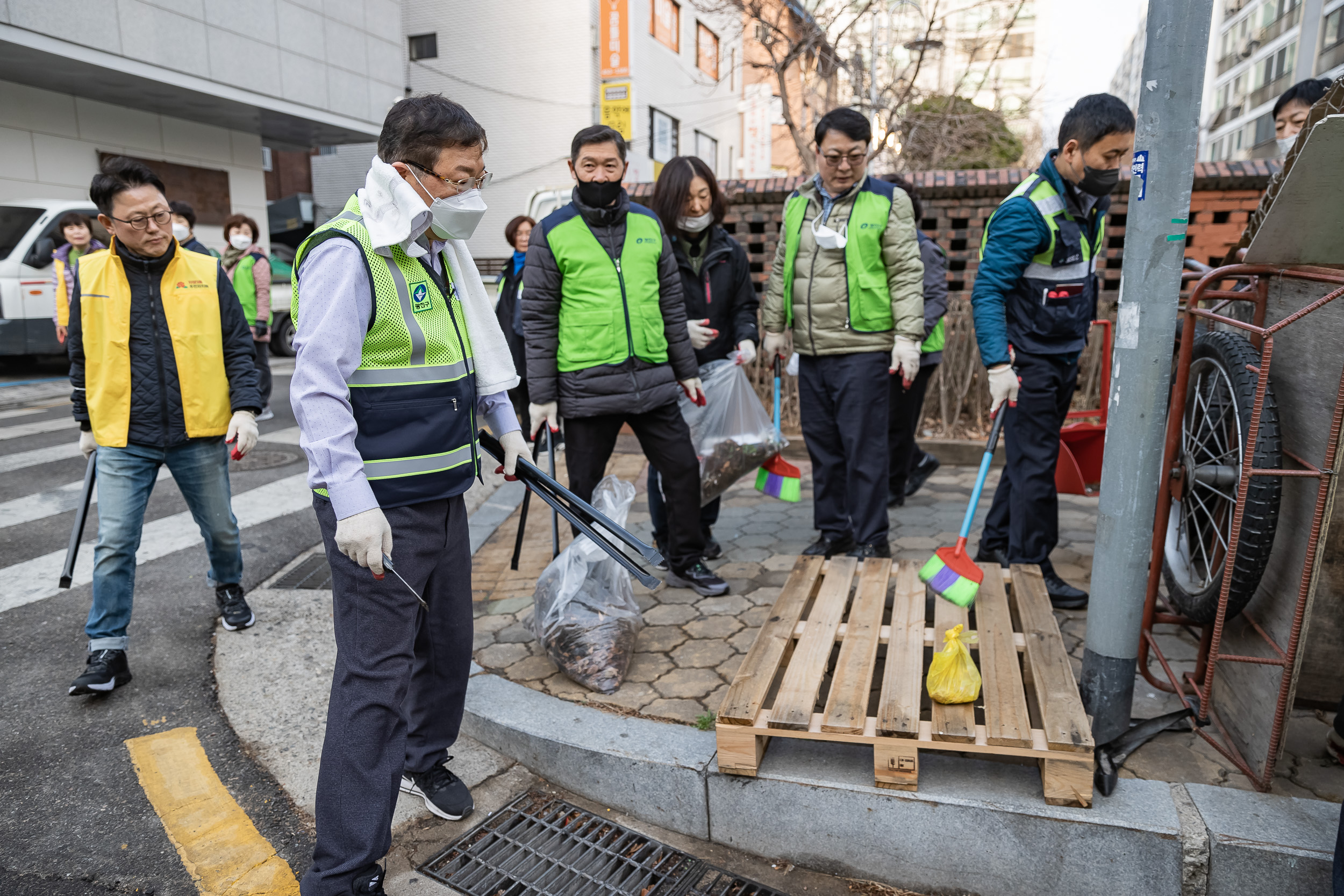 20230310-제9회 주민과 함께하는 골목청소-자양3동 230310-0931_G_173514.jpg