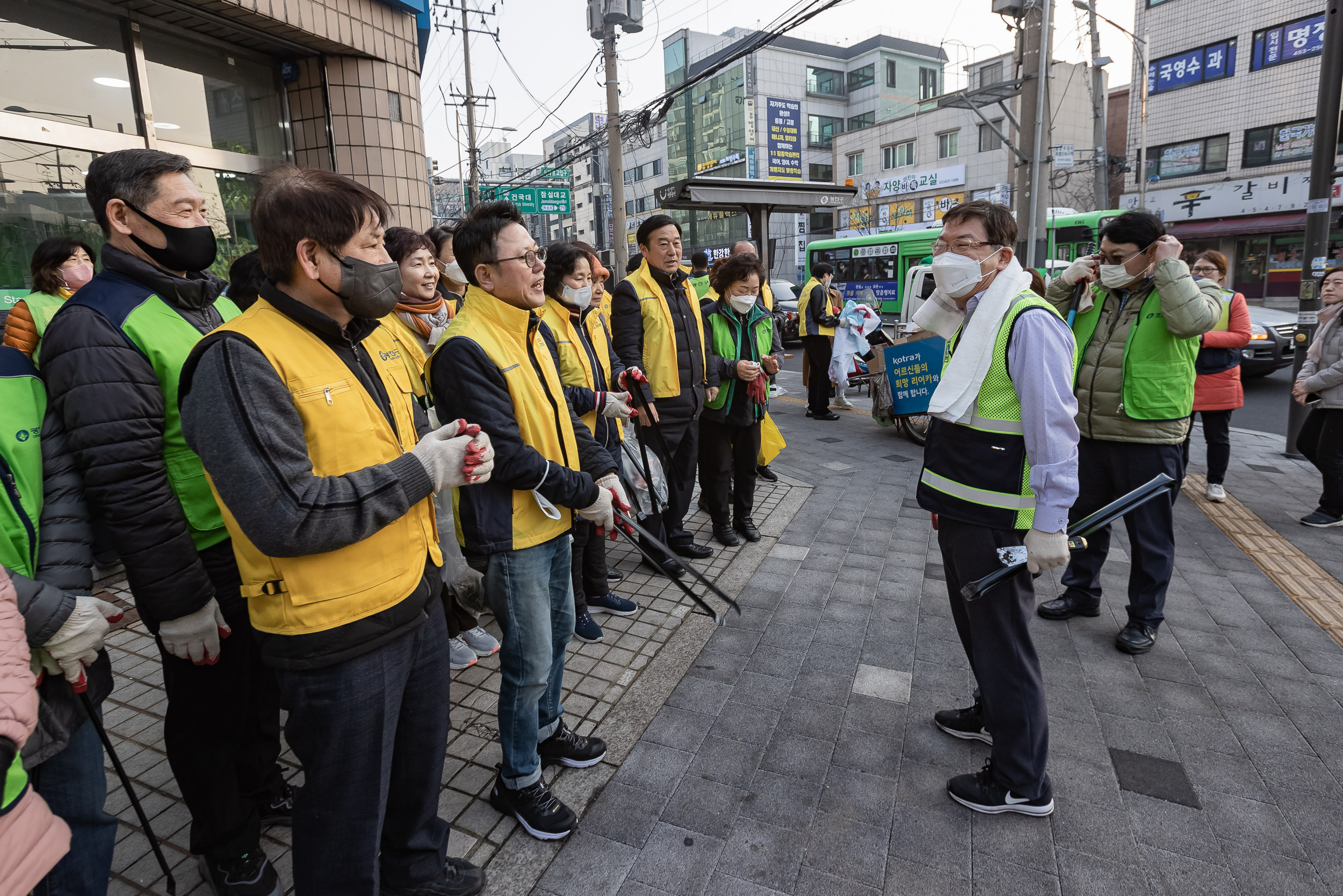 20230310-제9회 주민과 함께하는 골목청소-자양3동 230310-0965_G_173515.jpg