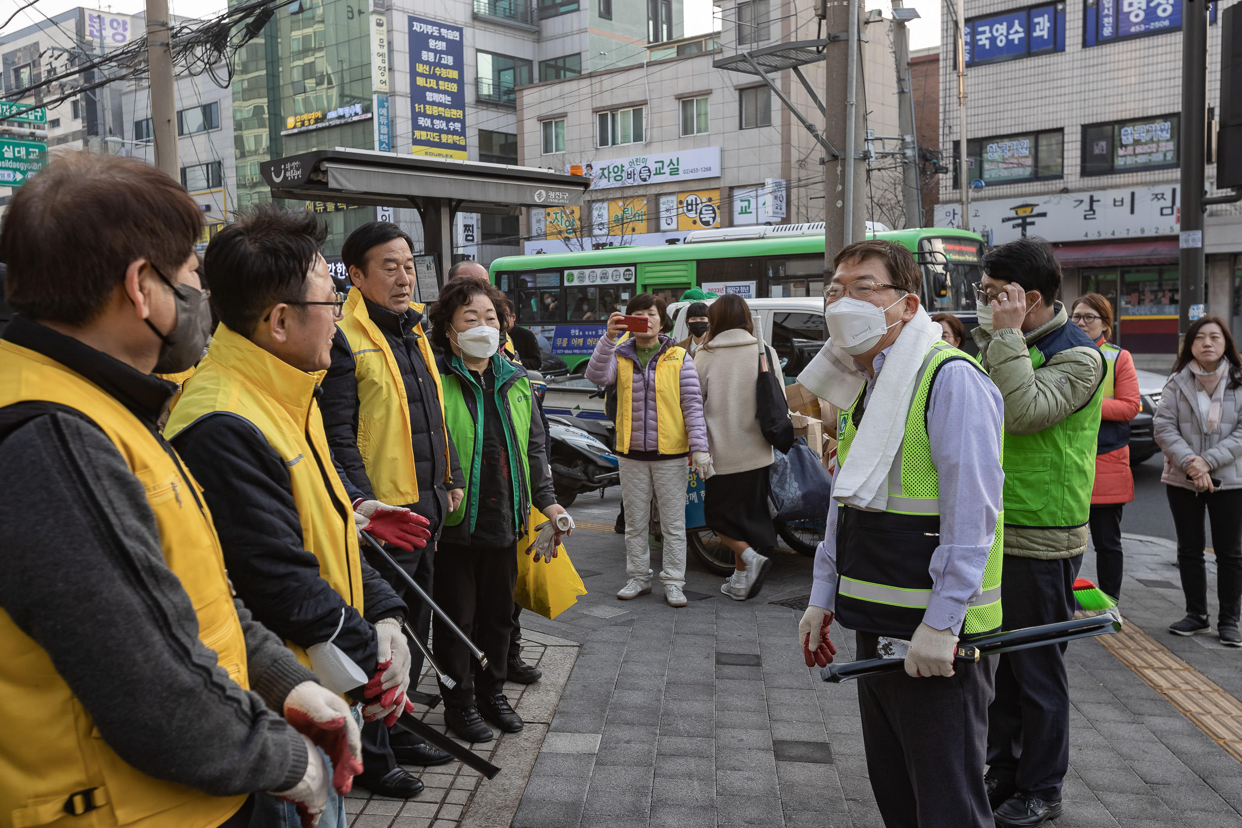 20230310-제9회 주민과 함께하는 골목청소-자양3동 230310-0975_G_173515.jpg