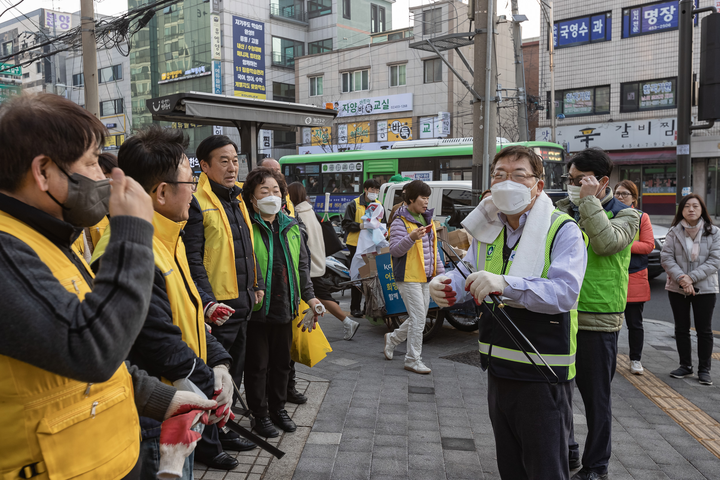 20230310-제9회 주민과 함께하는 골목청소-자양3동 230310-0976_G_173515.jpg