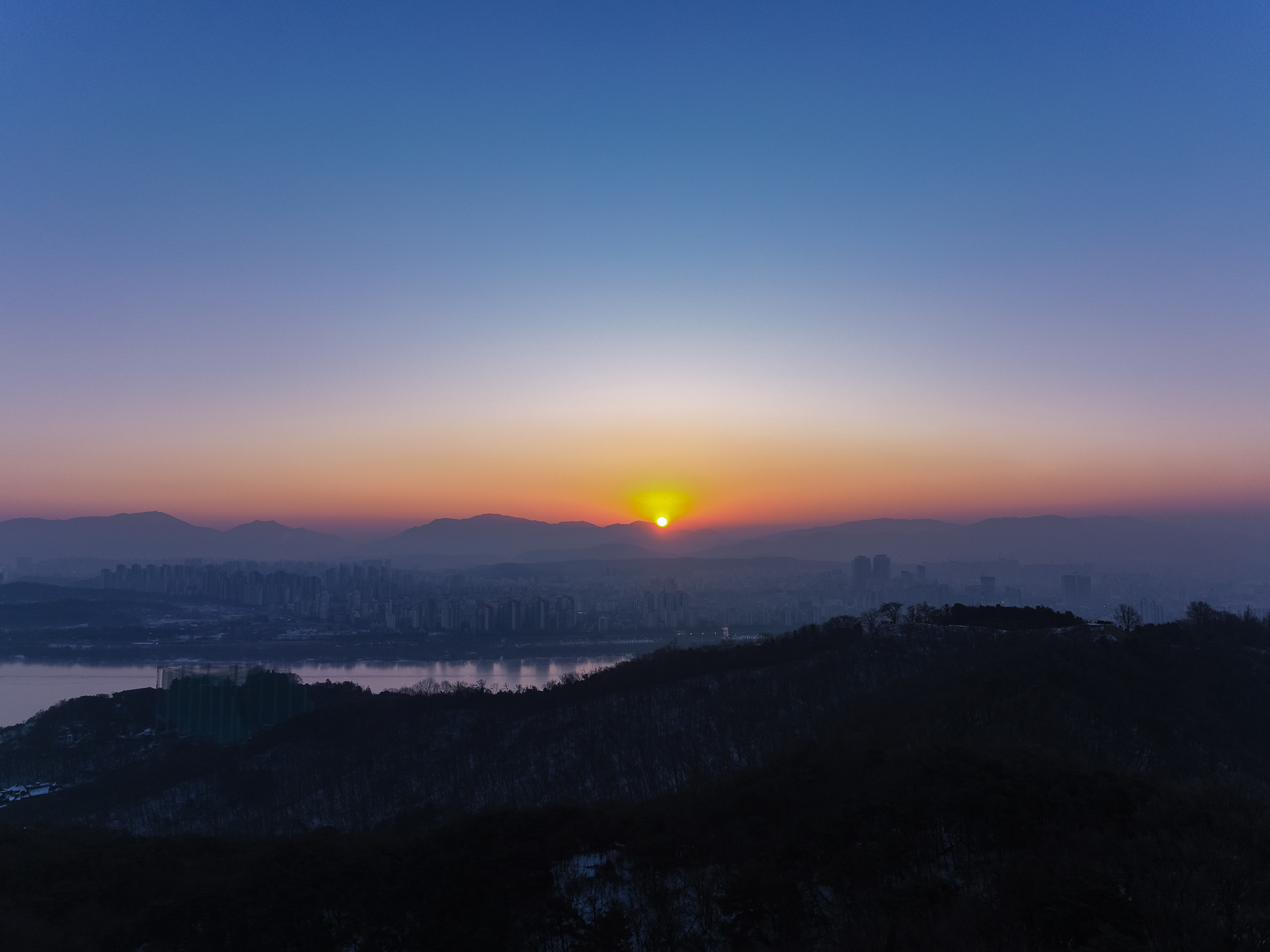 20230101-하늘에서 본 아차산 해맞이광장 및 일출