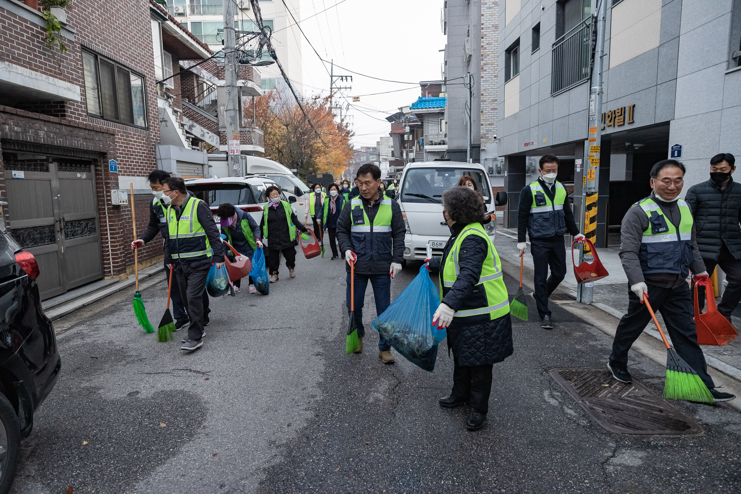 20221116-제8회 주민과 함께하는 중곡제3동 골목 청소 221116-0314_G_181525.jpg