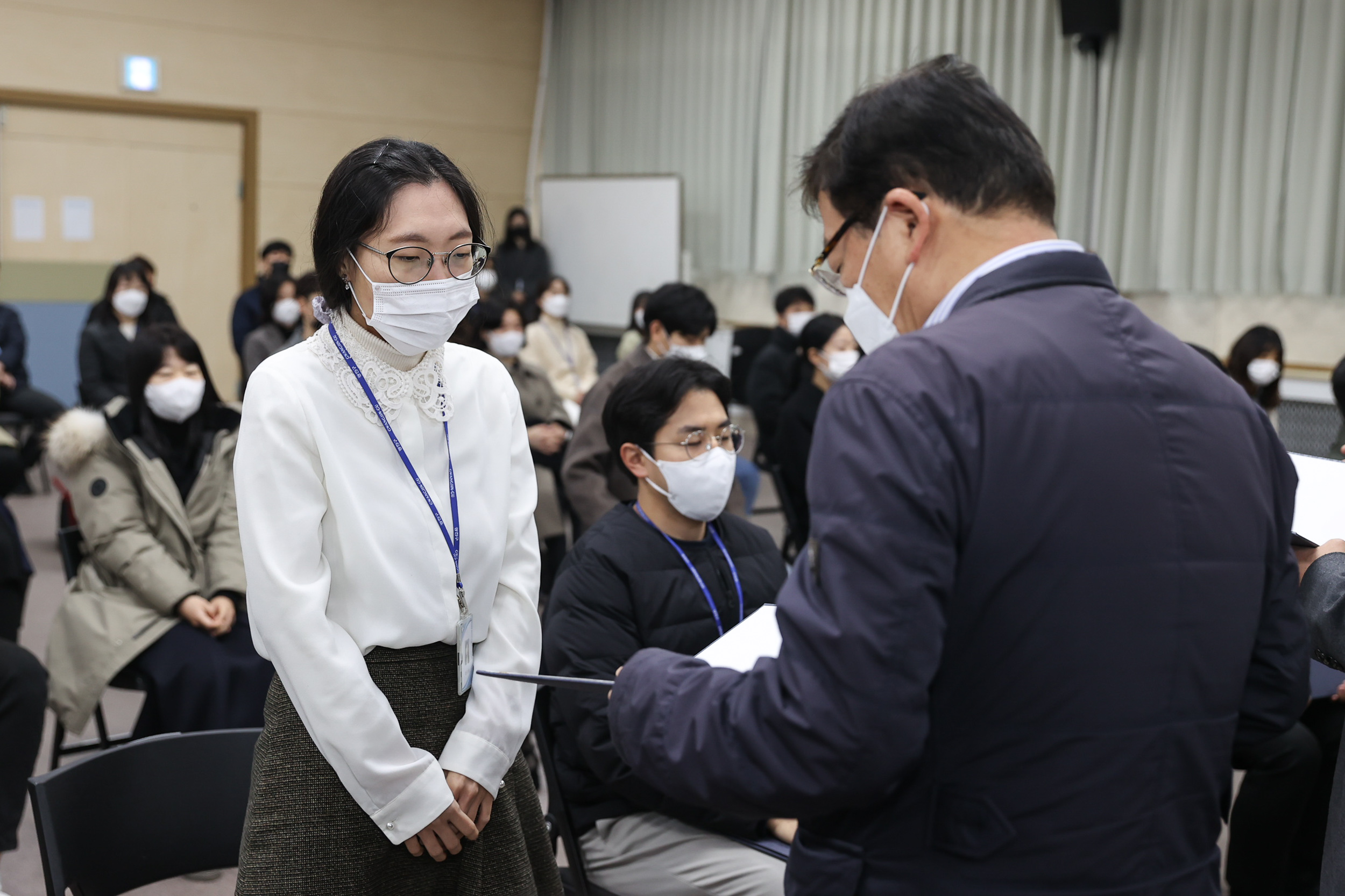 20221228-2023 상반기 정기인사 발령장 수여 221228-0737_G_132653.jpg