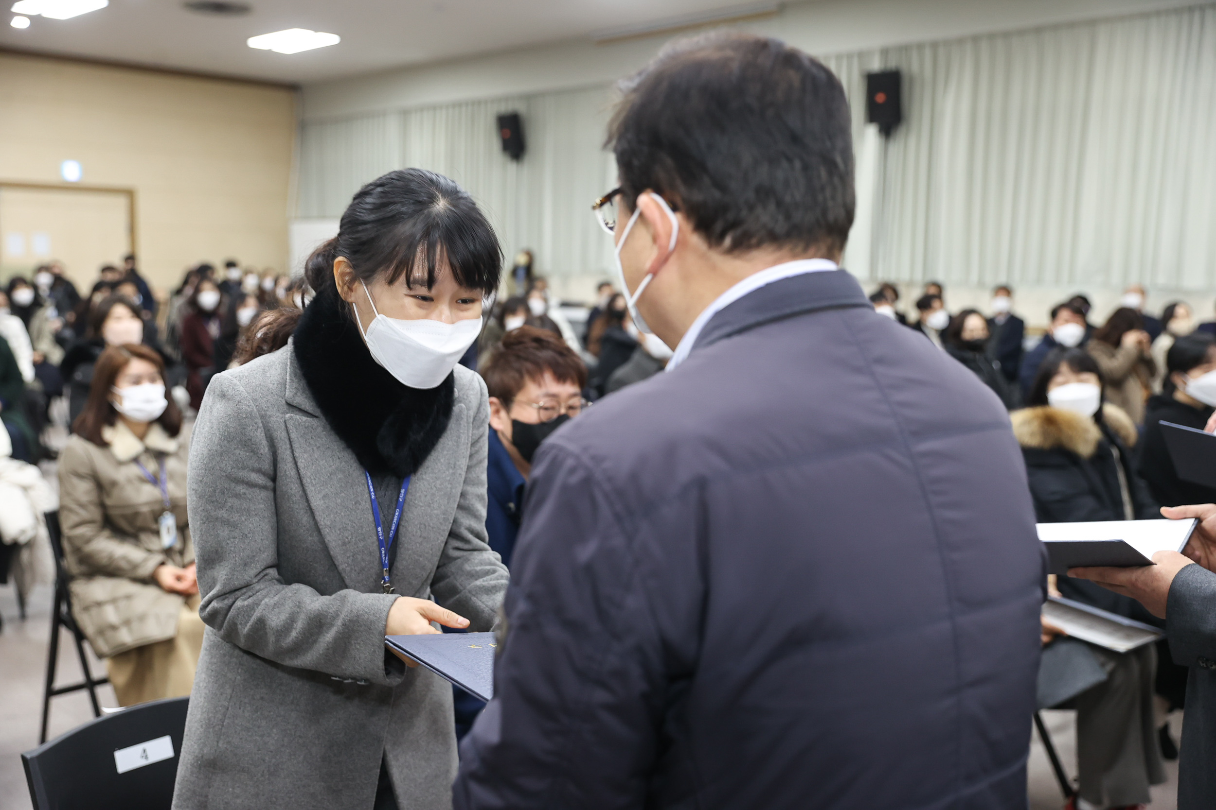 20221228-2023 상반기 정기인사 발령장 수여 221228-0252_G_132641.jpg