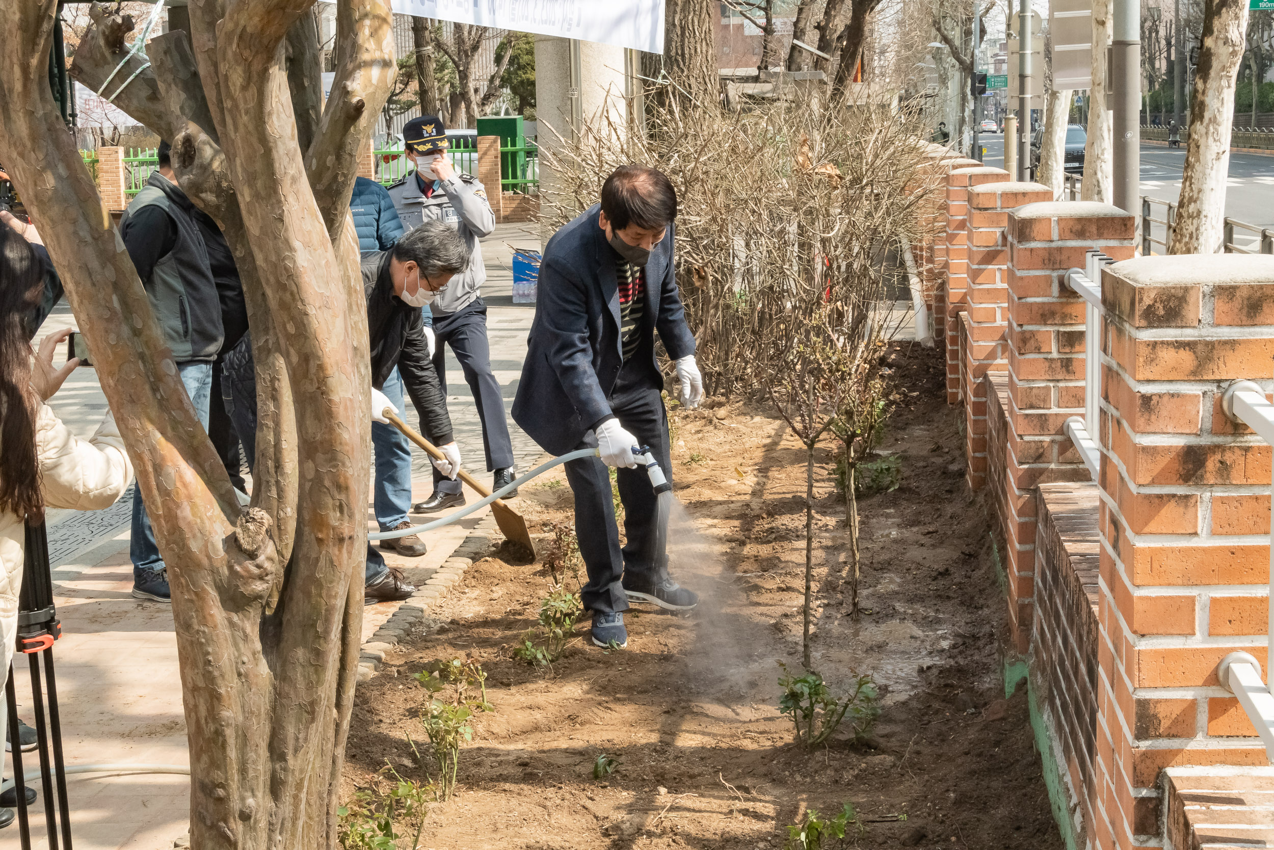 20230320-주민과 함께하는 사랑의 장미 묘목 심기행사 230320-1208_G_085641.jpg