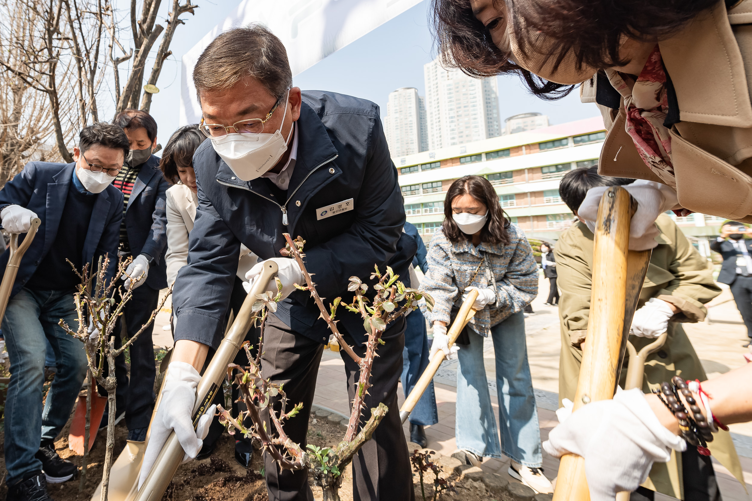 20230320-주민과 함께하는 사랑의 장미 묘목 심기행사 230320-1035_G_085639.jpg