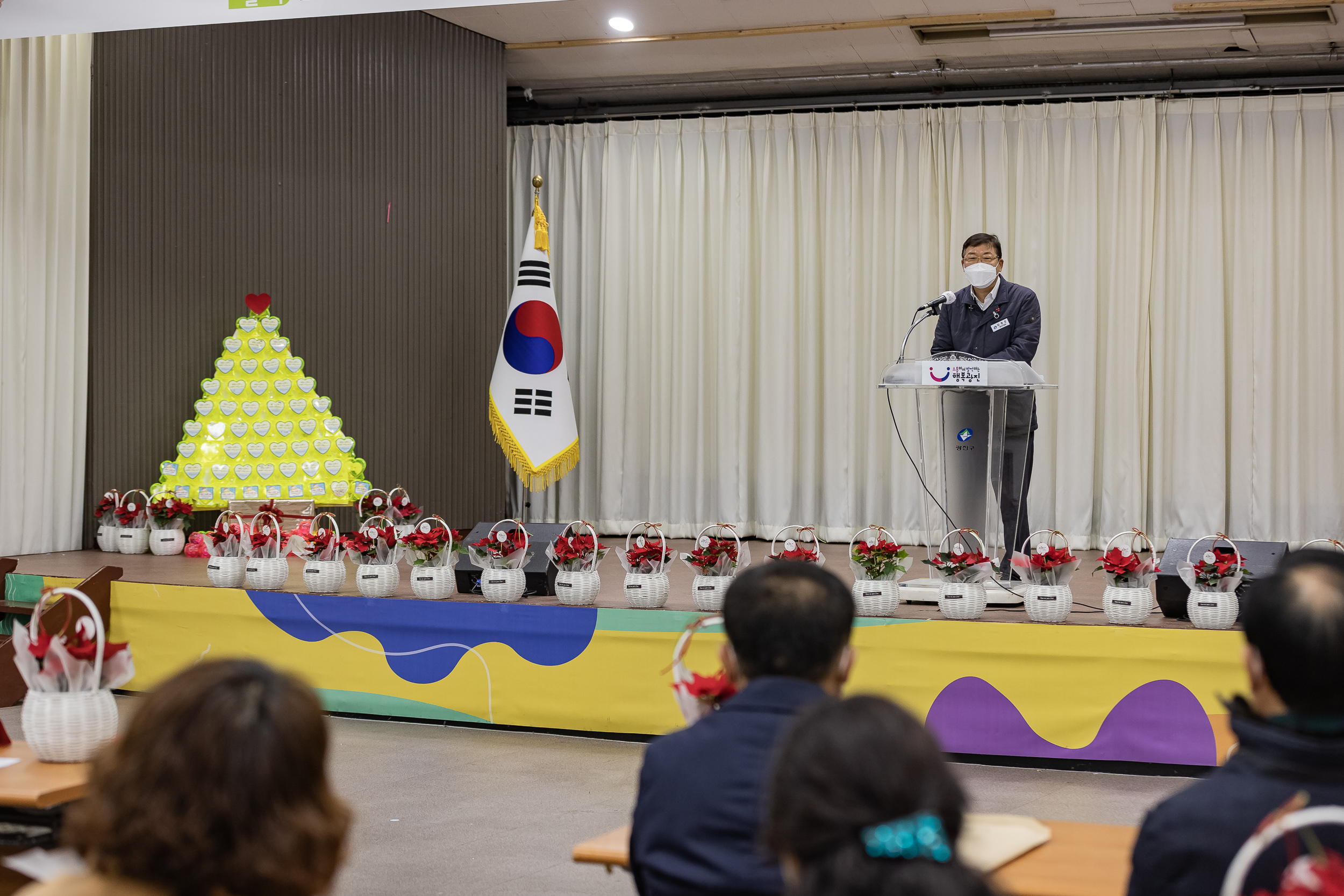 20221209-2022년 민간어린이집연합회 저금통 전달 및 우수 보육교직원 표창 수여식 221209-0620_G_084108.jpg