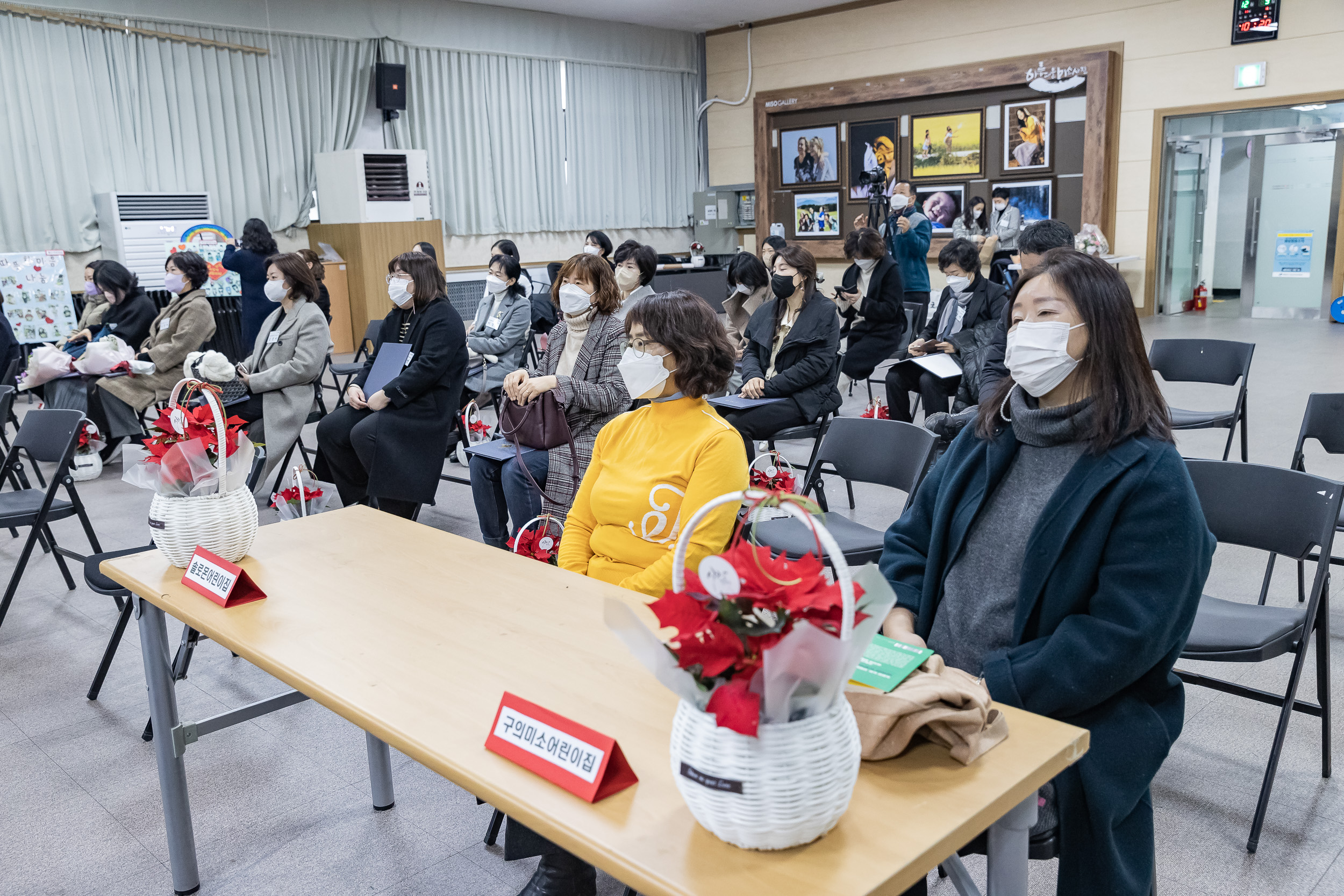 20221209-2022년 민간어린이집연합회 저금통 전달 및 우수 보육교직원 표창 수여식 221209-0671_G_084109.jpg