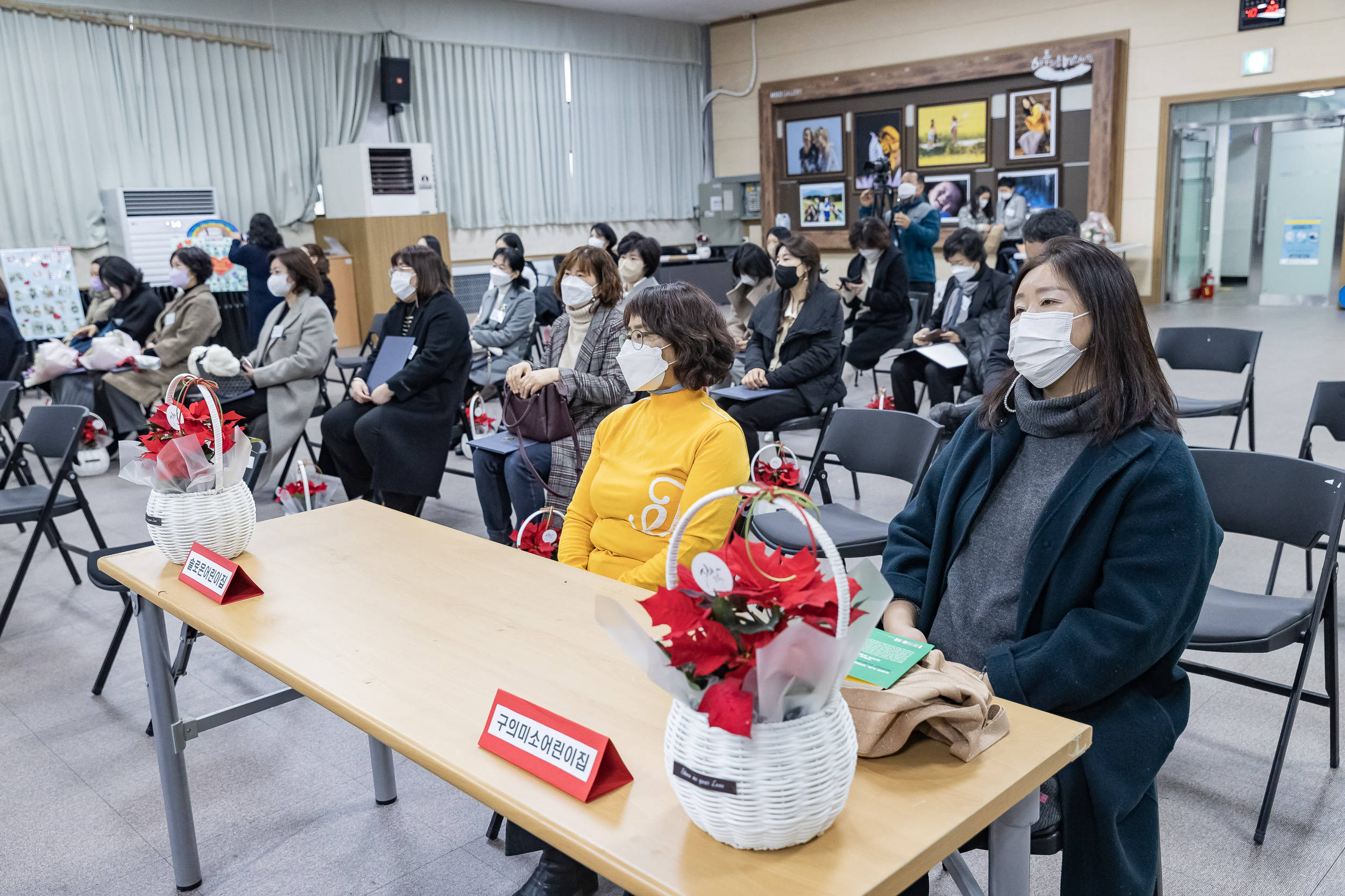 20221209-2022년 민간어린이집연합회 저금통 전달 및 우수 보육교직원 표창 수여식 221209-0676_G_084110.jpg