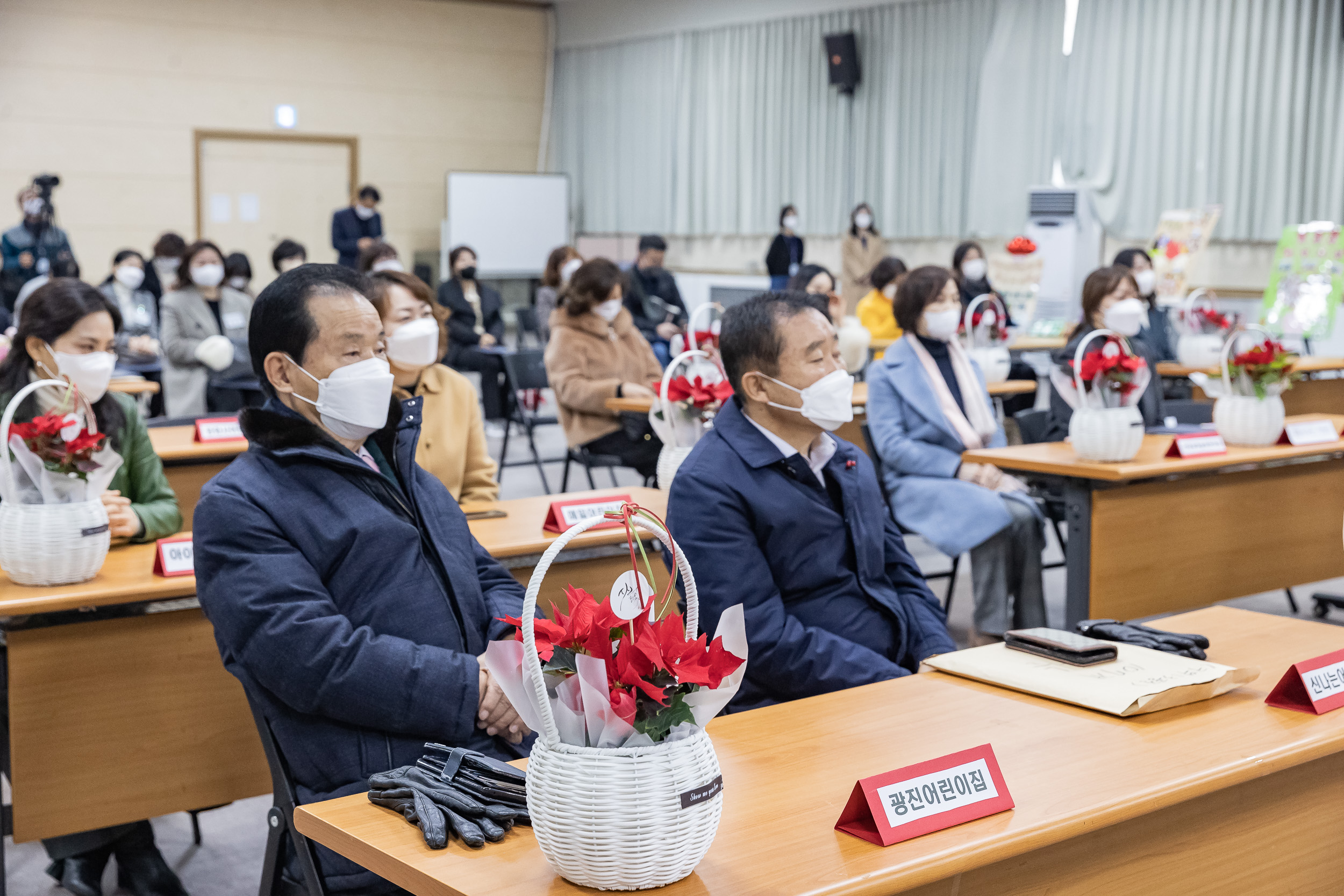 20221209-2022년 민간어린이집연합회 저금통 전달 및 우수 보육교직원 표창 수여식 221209-0706_G_084110.jpg