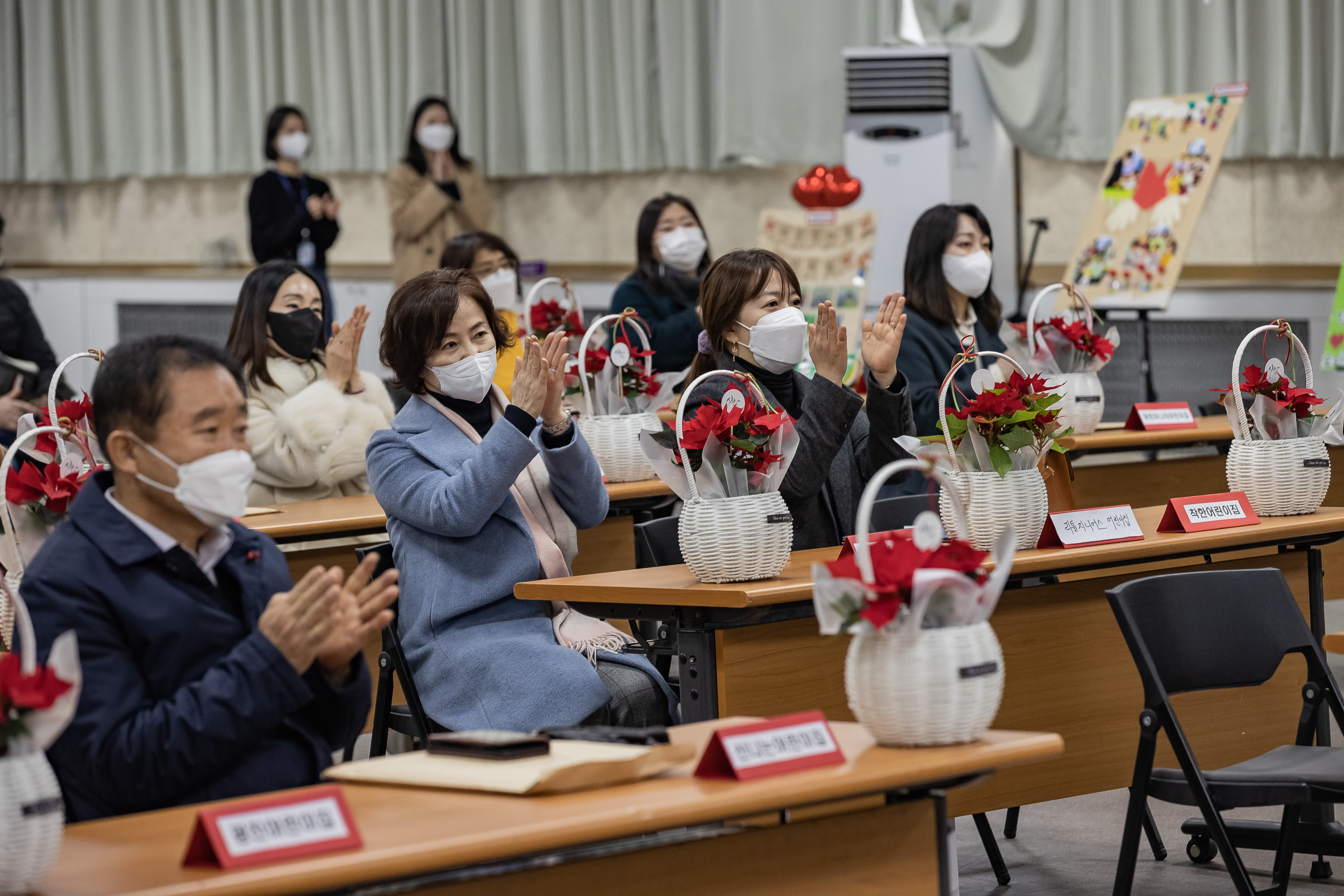 20221209-2022년 민간어린이집연합회 저금통 전달 및 우수 보육교직원 표창 수여식 221209-0724_G_084111.jpg