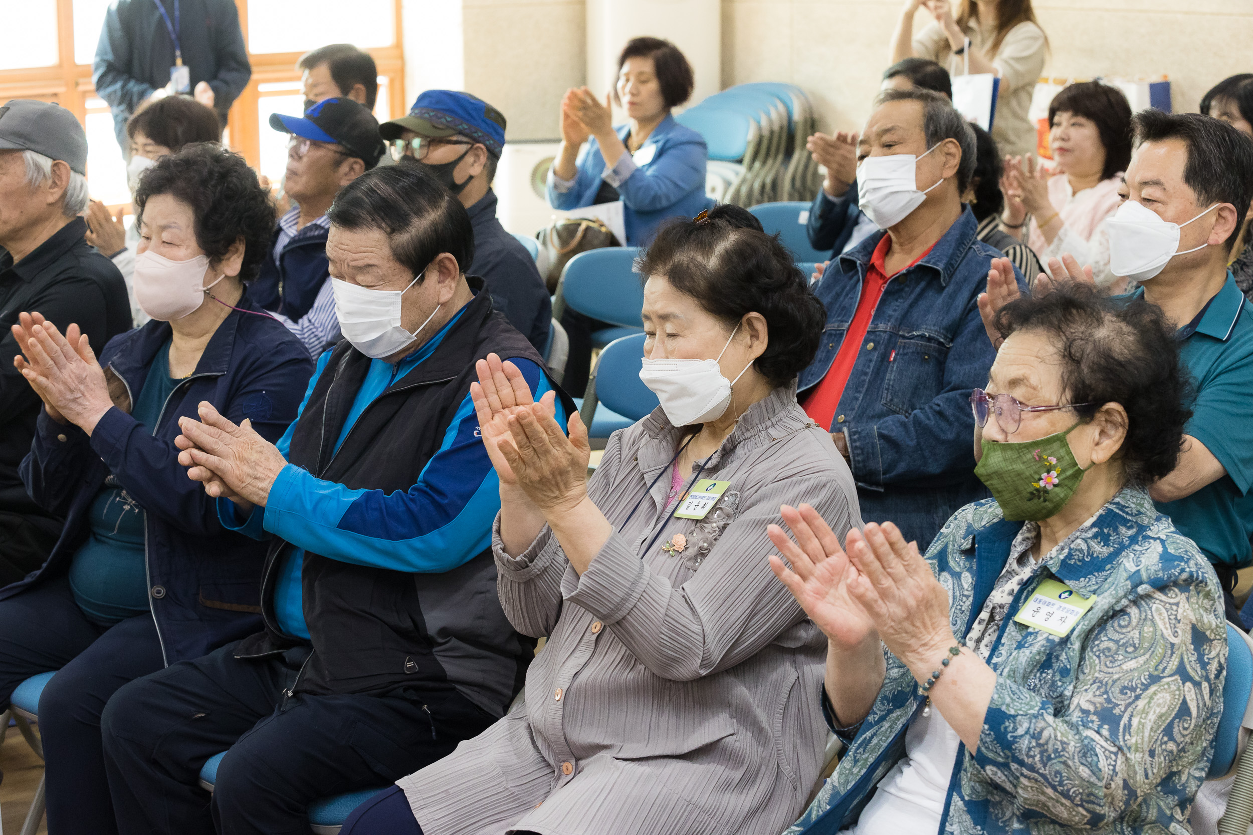 20230508-2023년 어버이날 기념 찾아가는 효(孝)꾸러미 전달 및 표창 수여식 230508-0459_G_170734.jpg