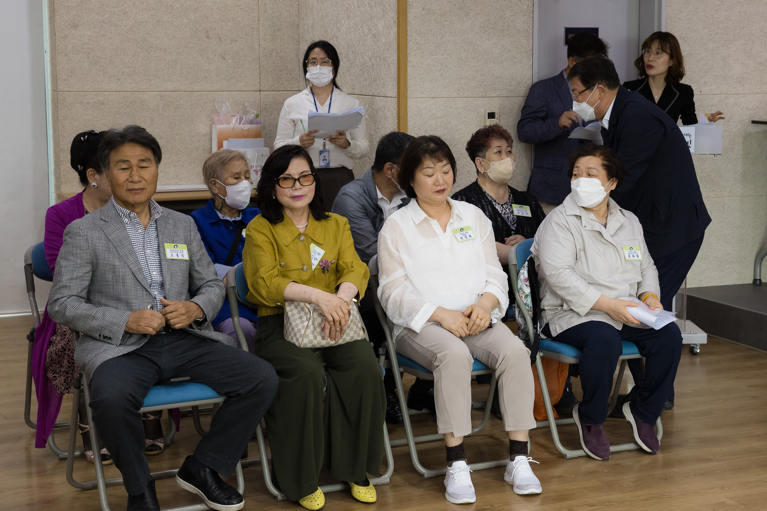 20230508-2023년 어버이날 기념 찾아가는 효(孝)꾸러미 전달 및 표창 수여식 230508-0375_G_170731.jpg