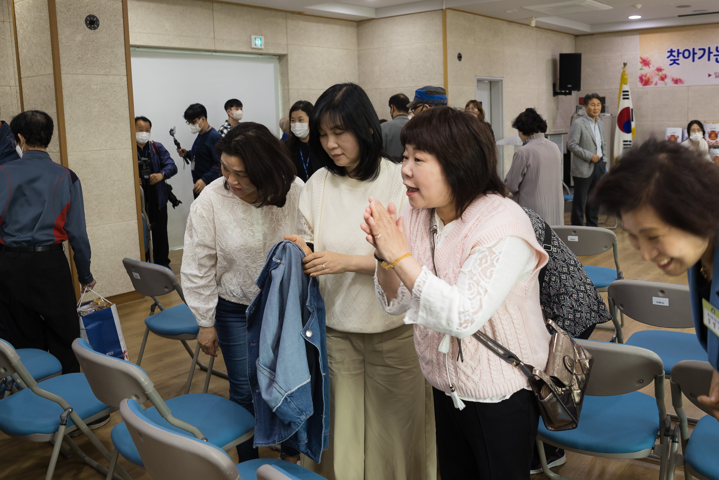 20230508-2023년 어버이날 기념 찾아가는 효(孝)꾸러미 전달 및 표창 수여식 230508-0696_G_170740.jpg