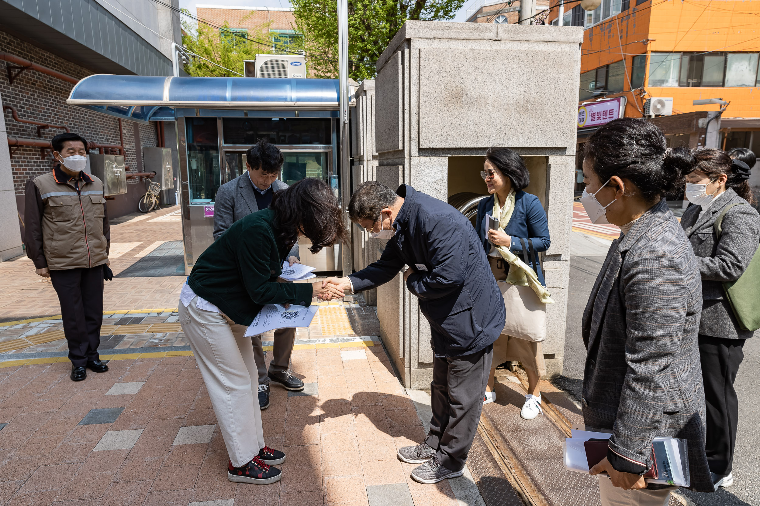 20230407-학교앞 소통 나들이-서울신자초등학교 230407-0005-1_G_095433.jpg