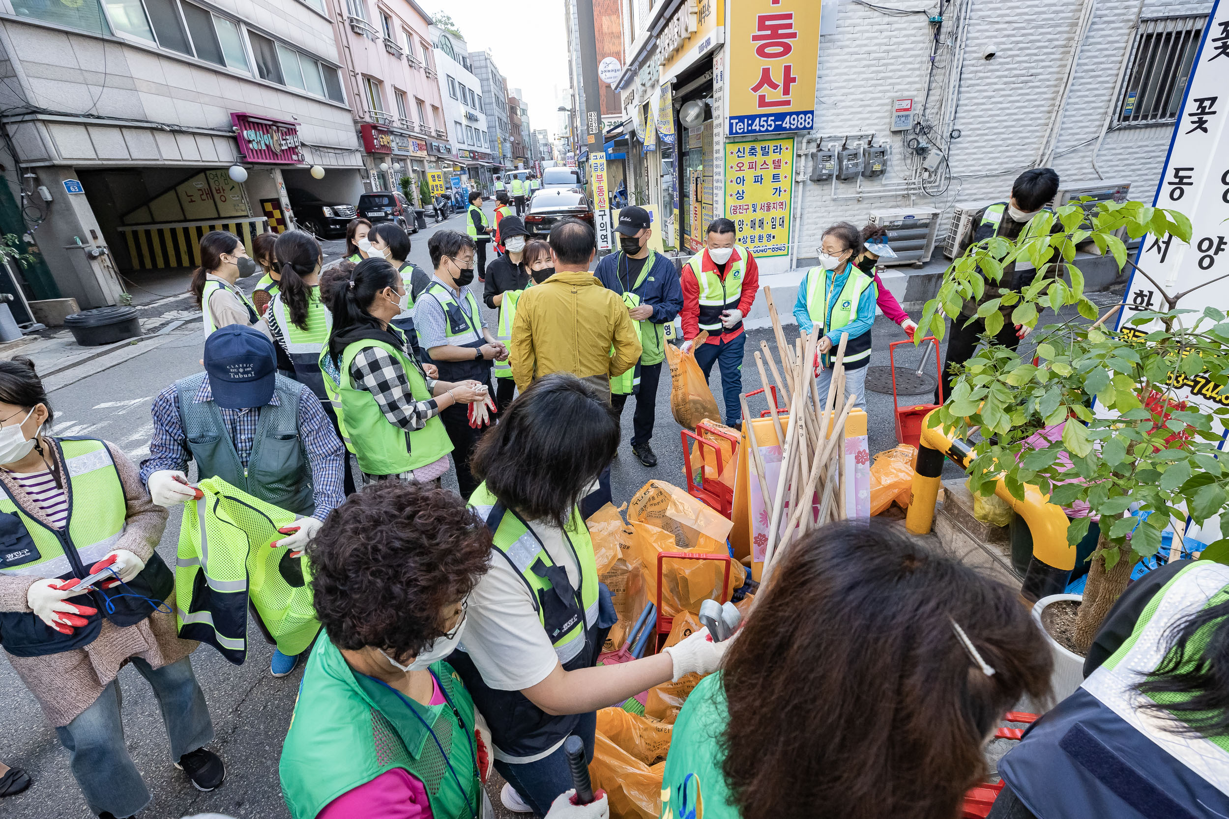 20220920-제4회 주민과 함께하는 골목청소(구의1동) 220920-1467_G_094057.jpg