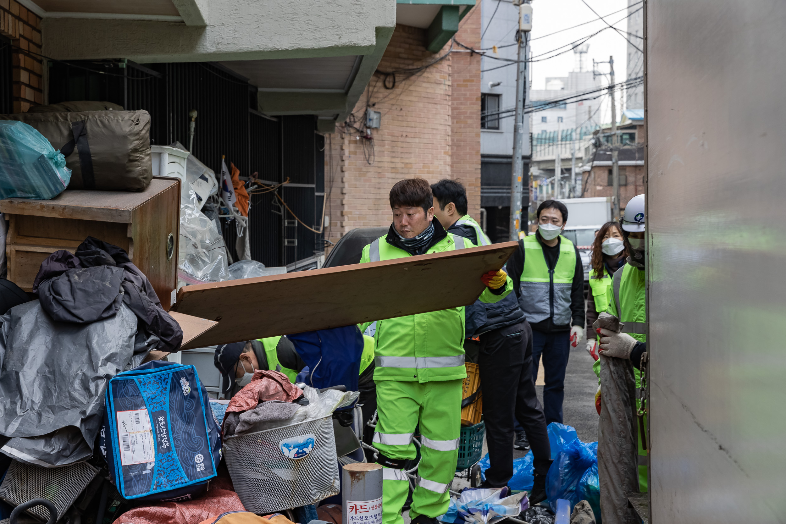 20230216-저장강박 의심가구 민원처리 현장 230216-0014_G_161347.jpg