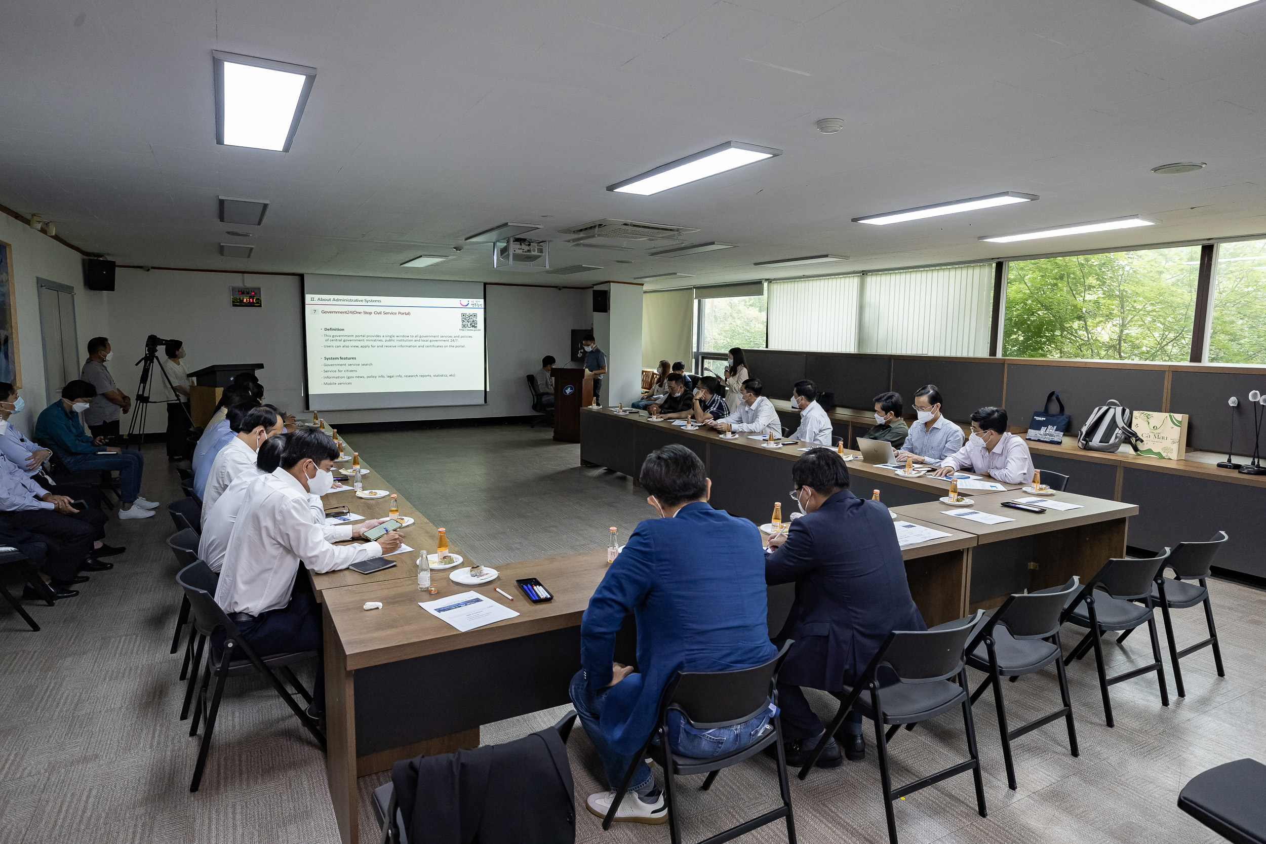 20220928-행정시스템 벤치마킹을 위한 베트남 까마우성 대표단 방문-베트남 고위공직자 220928-0569-1_G_165616.jpg