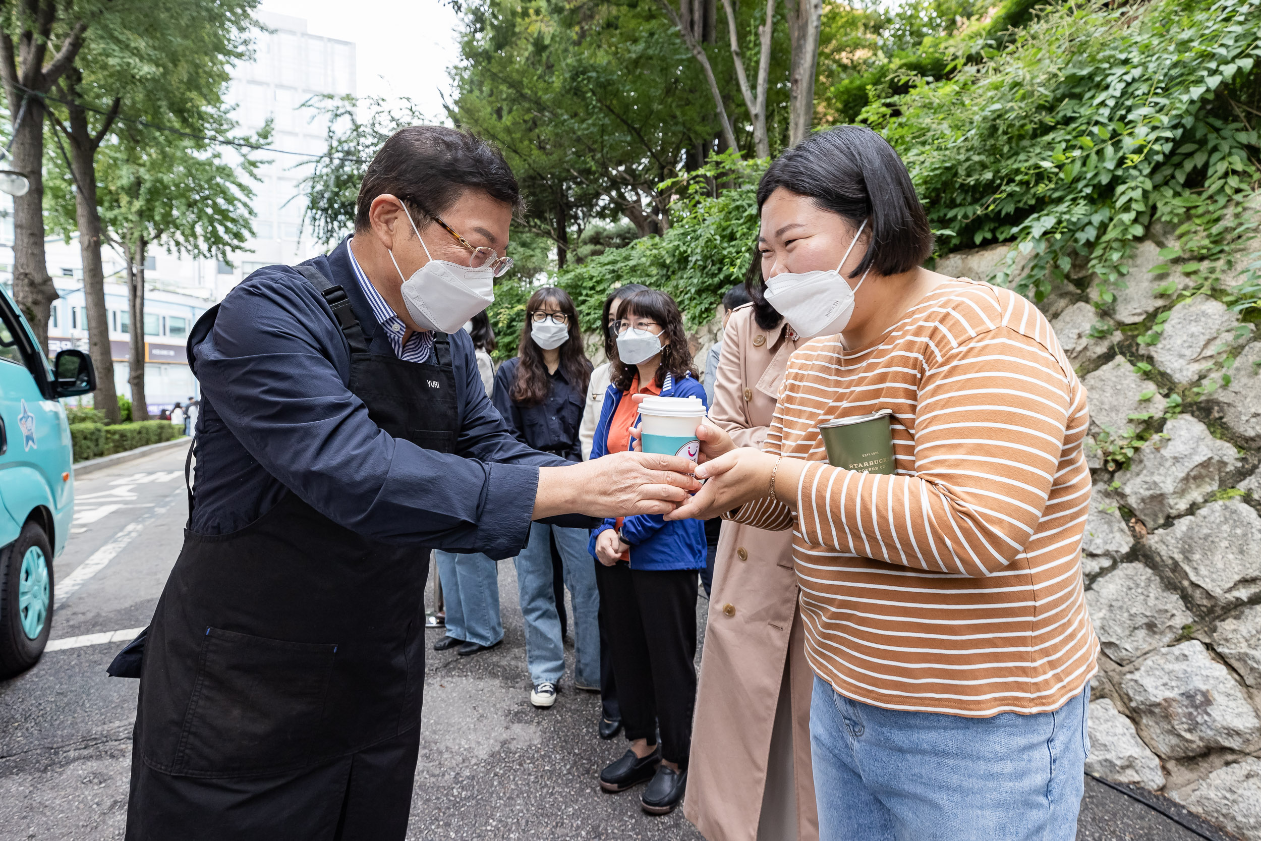 20221005-좋은친구와 함께하는 출근길 친절 한모금 커피차 221005-1247_G_182401.jpg