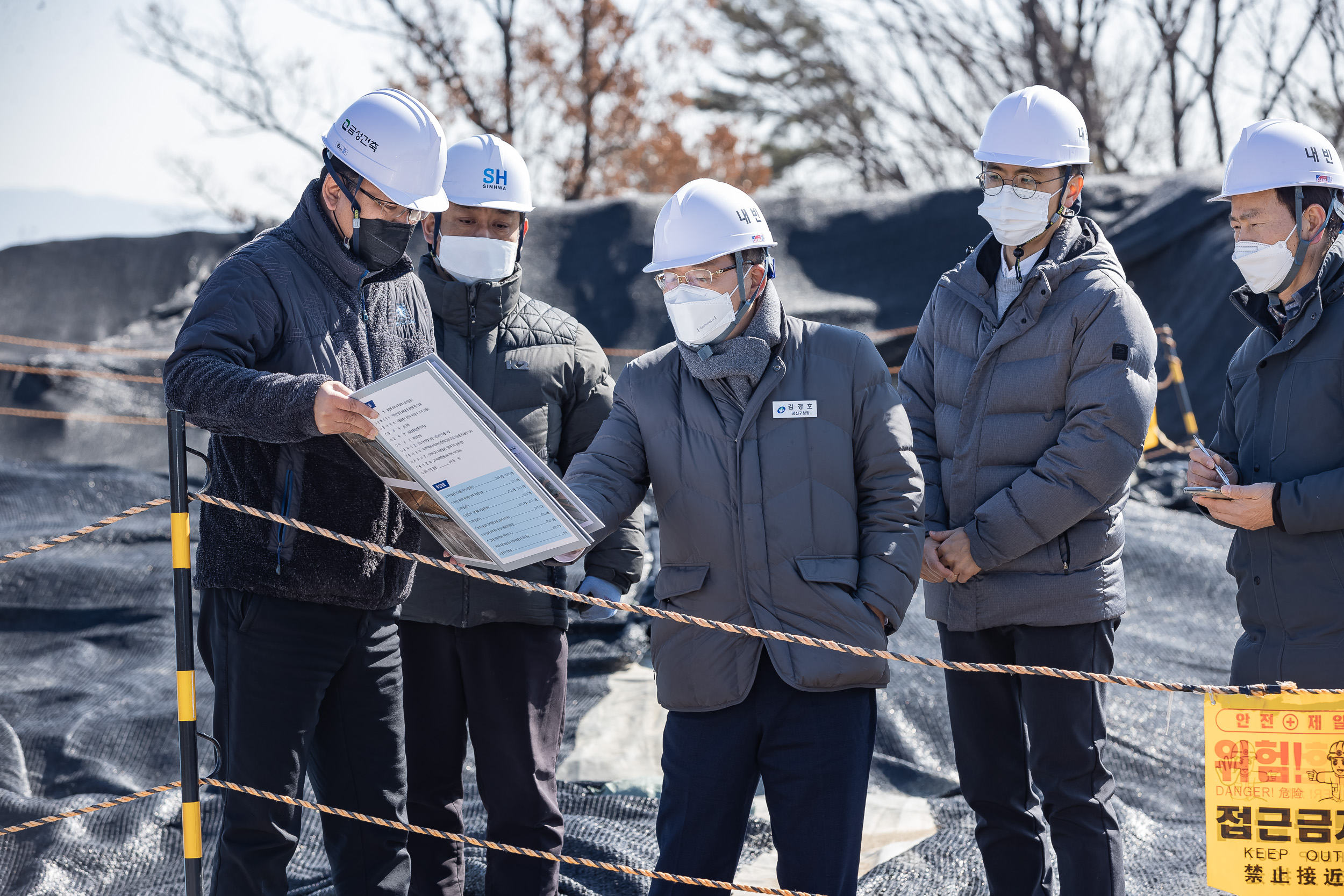 20230221-홍련봉보루 유적전시관 건립공사현장 방문 230221-1745_G_095644.jpg