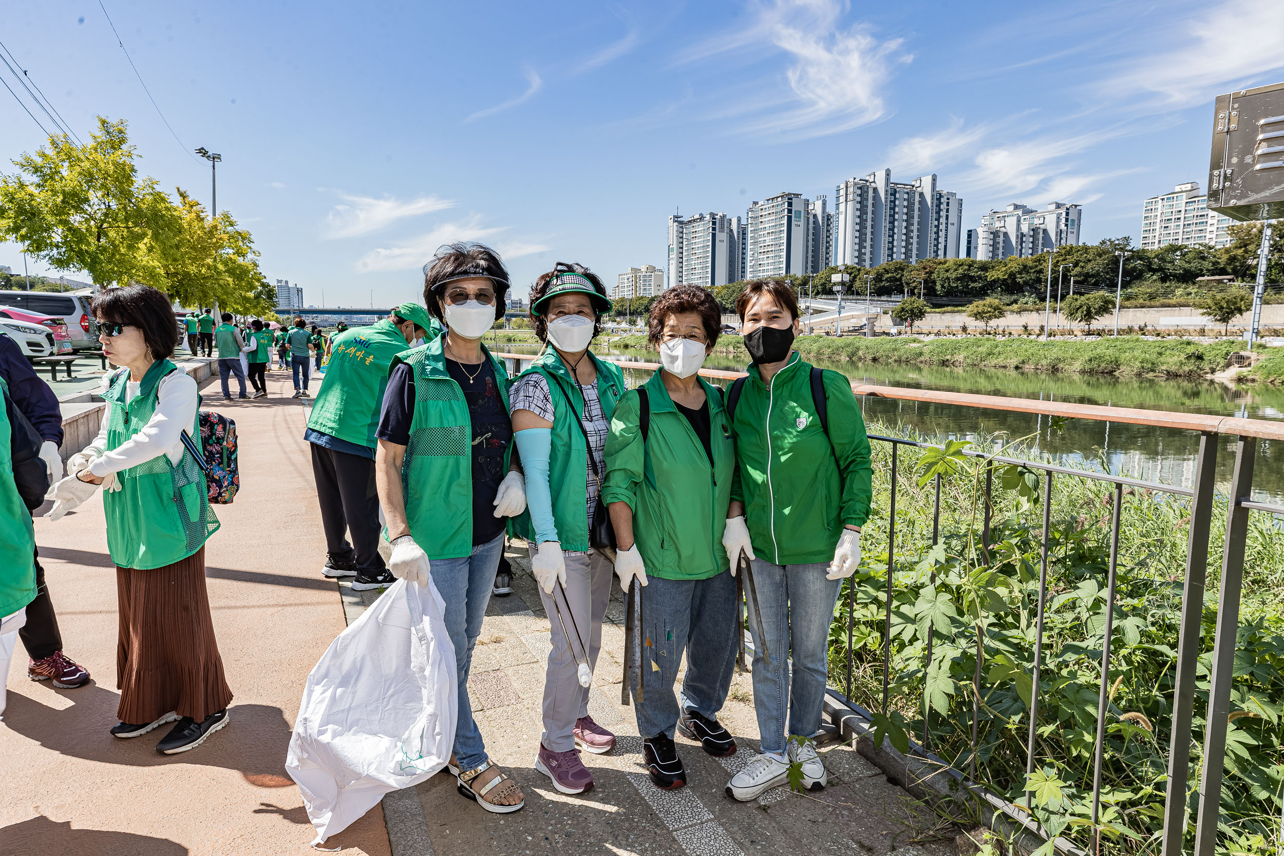 20220927-생명운동실천 중랑천 환경정화활동 - 광진구새마을회 220927-0815-1_G_094816.jpg