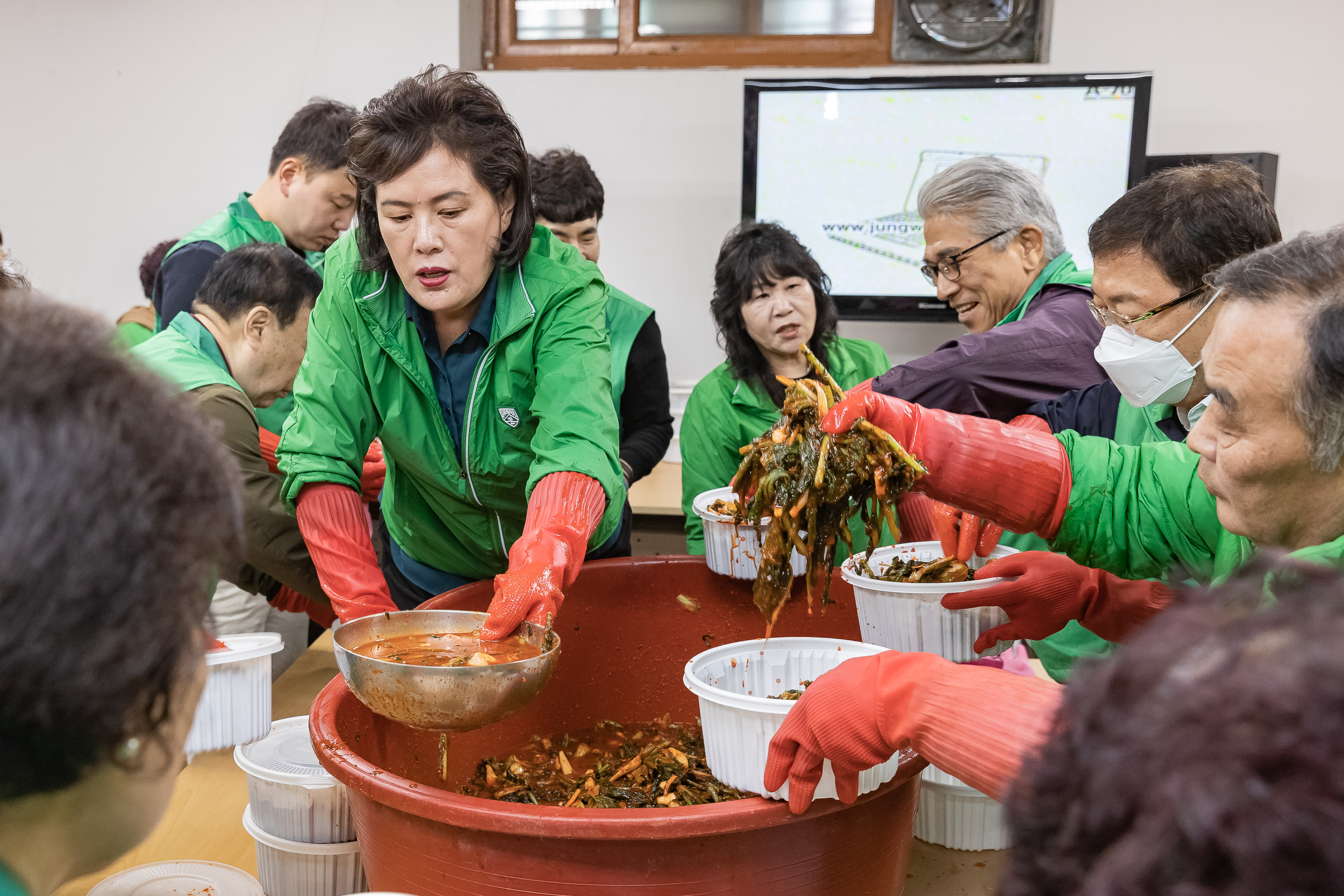 20230427-광진구새마을부녀회 관내이웃 사랑의 밑반찬 만들어 드리기 230427-0356_G_191023.jpg