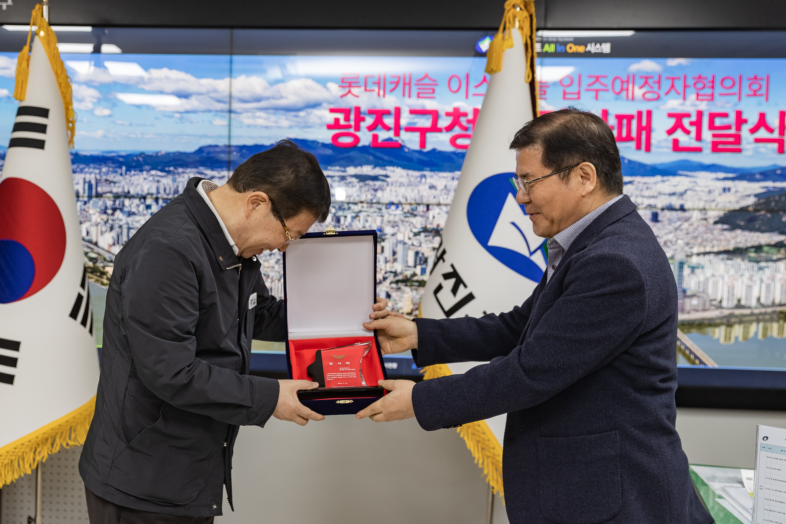 20250312-이스트폴 감사패 전달 20250312-20301_L_192133.jpg