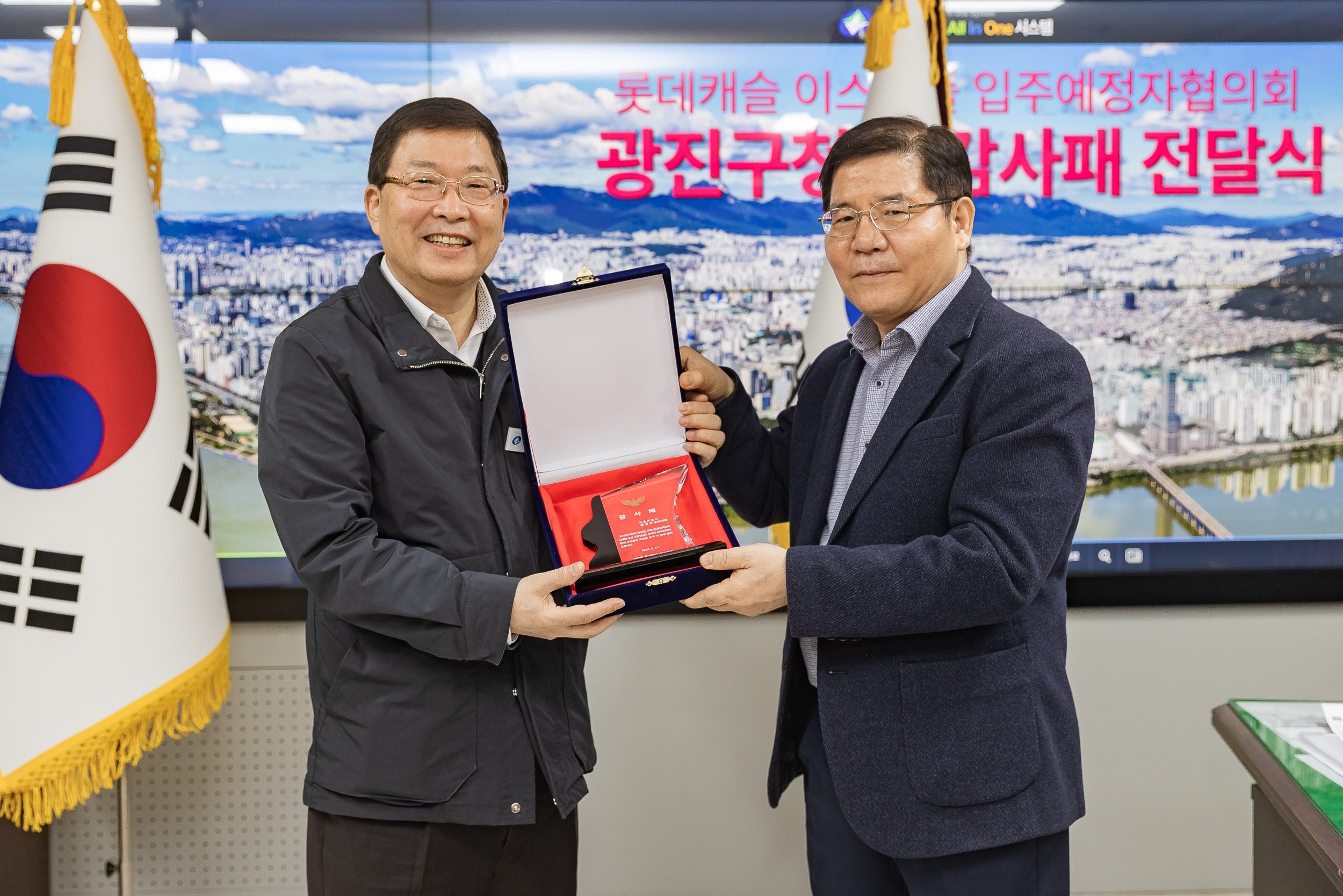 20250312-이스트폴 감사패 전달 20250312-20327_L_192134.jpg