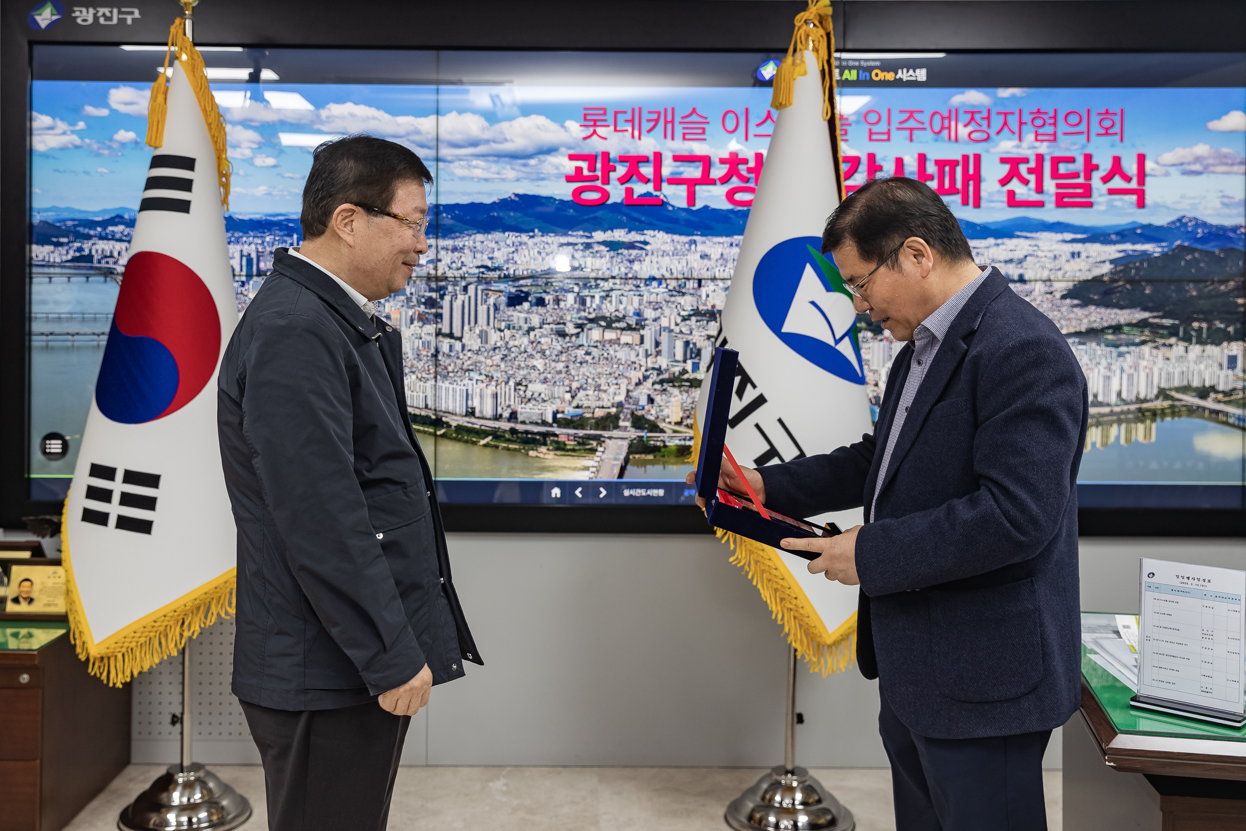 20250312-이스트폴 감사패 전달 20250312-20271_L_192133.jpg