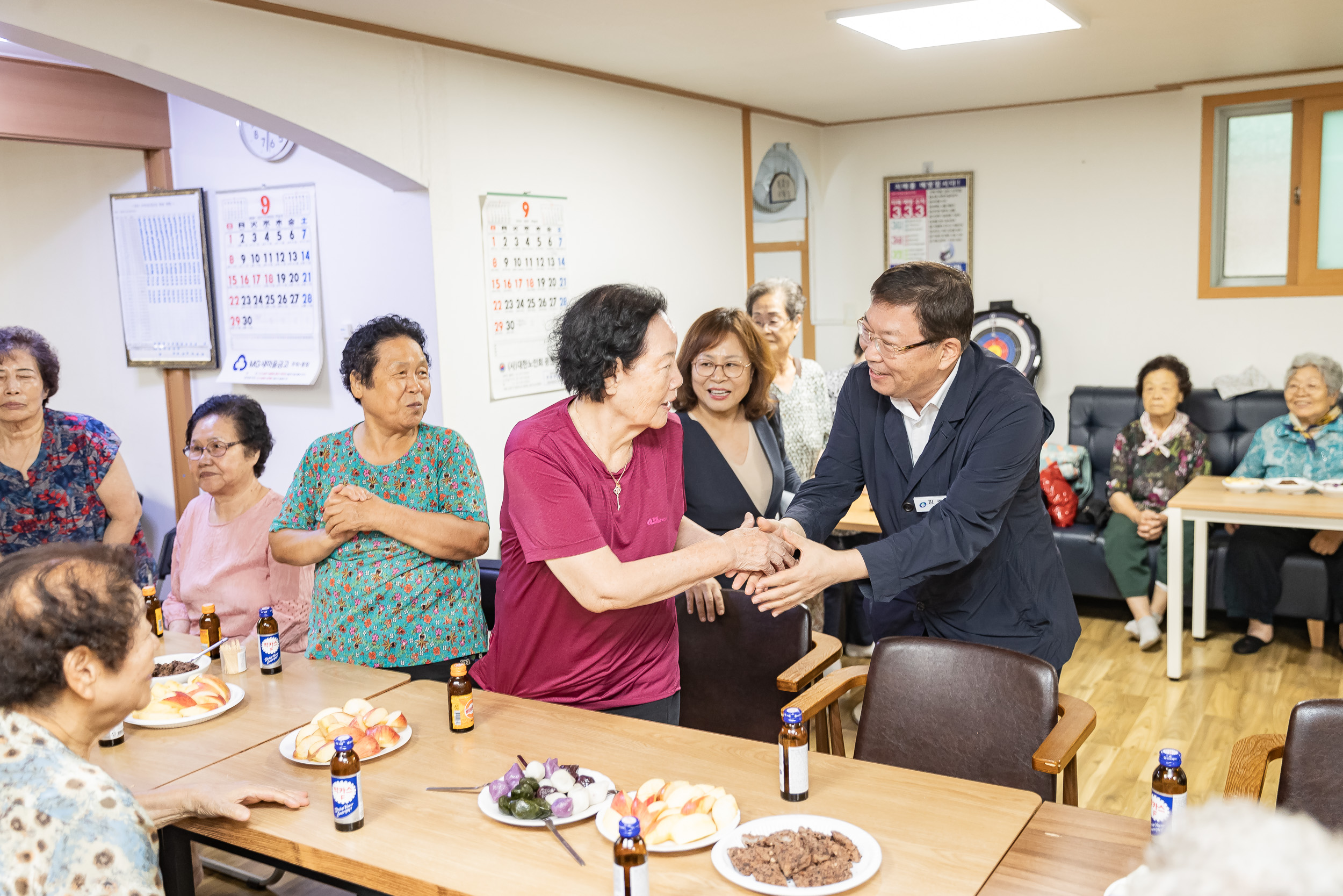 20240909-추석맞이 노인복지시설 방문-구의2동 경로당 240909-0968_G_182137.jpg