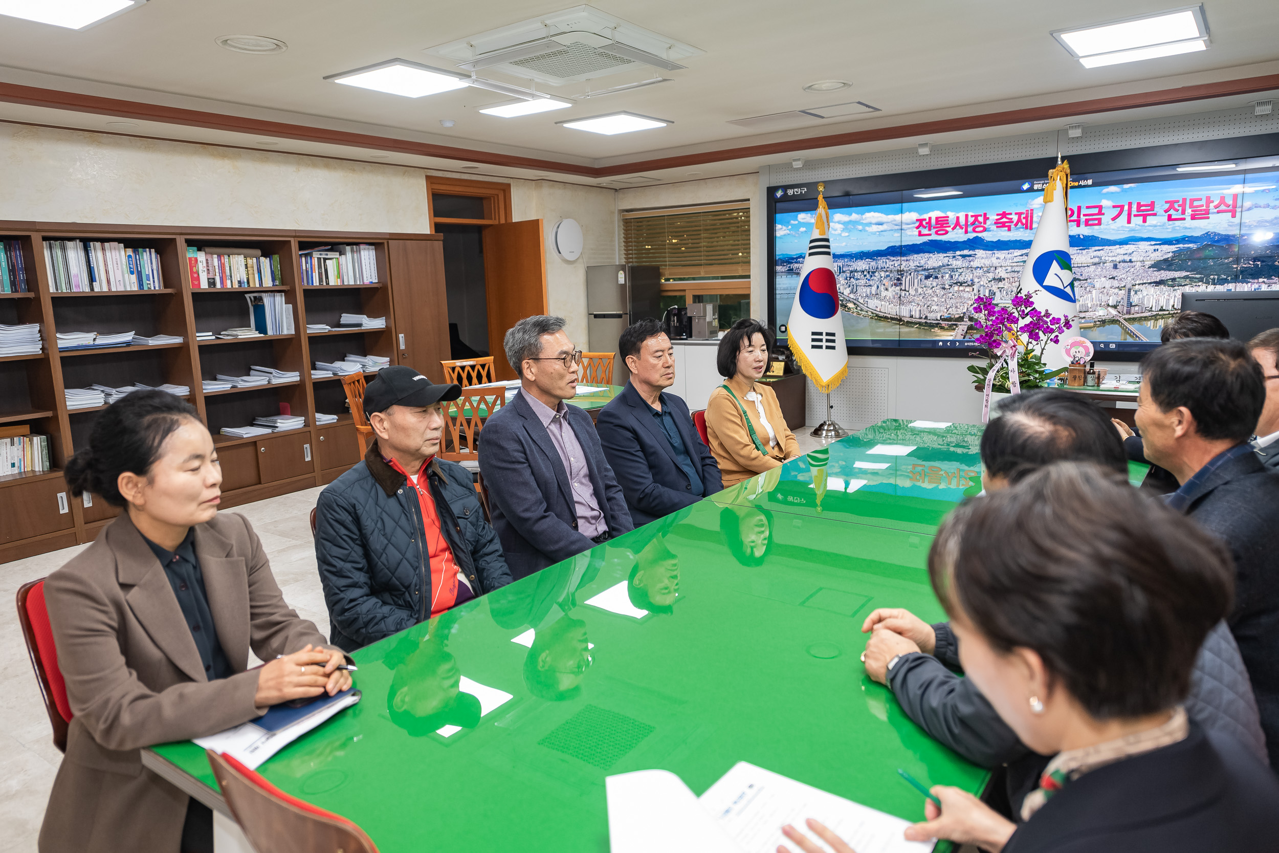 20241111-광진구 전통시장 축제 수익금 기부 전달식 20241111_0573_G_161622.jpg