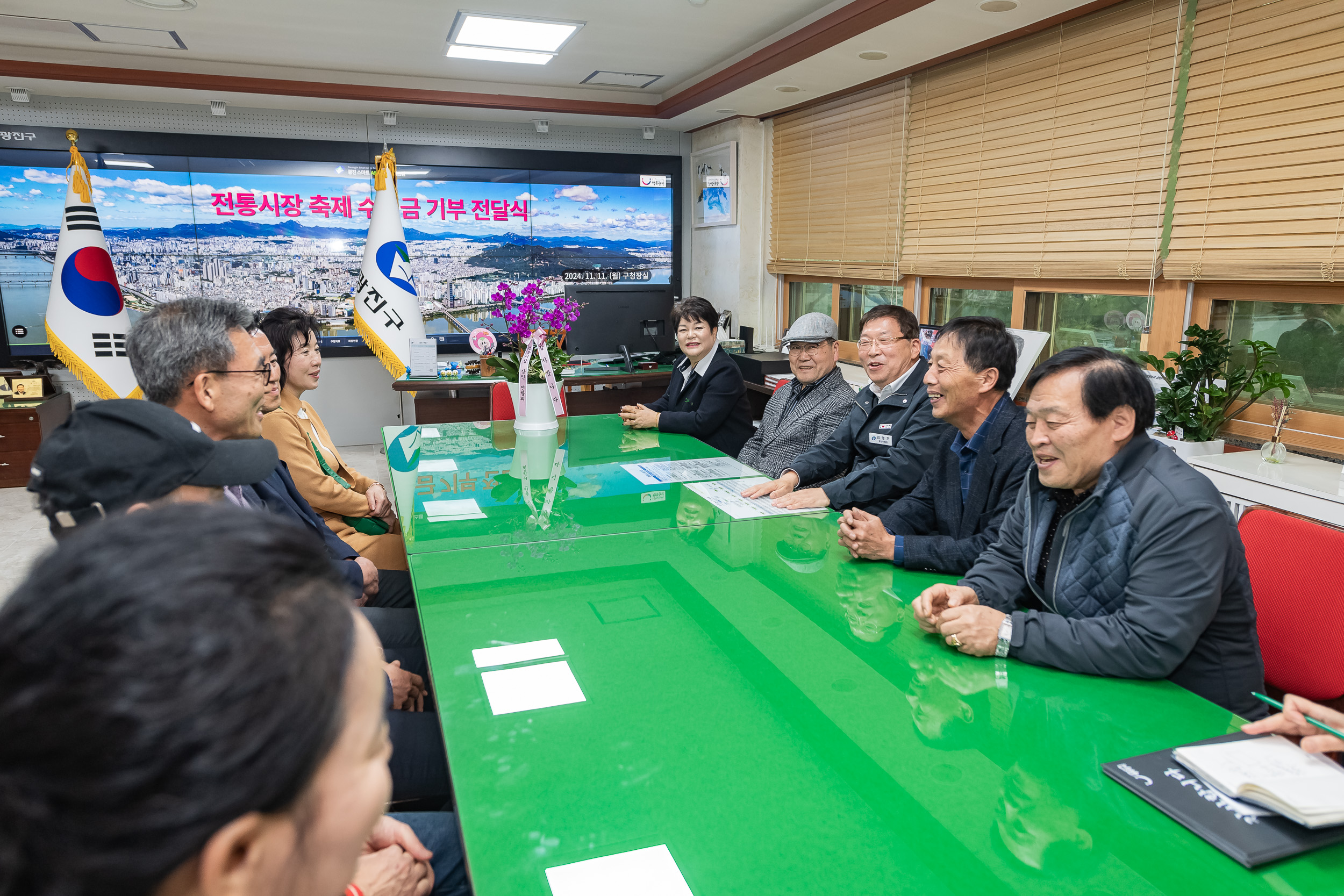 20241111-광진구 전통시장 축제 수익금 기부 전달식 20241111_0578_G_161622.jpg