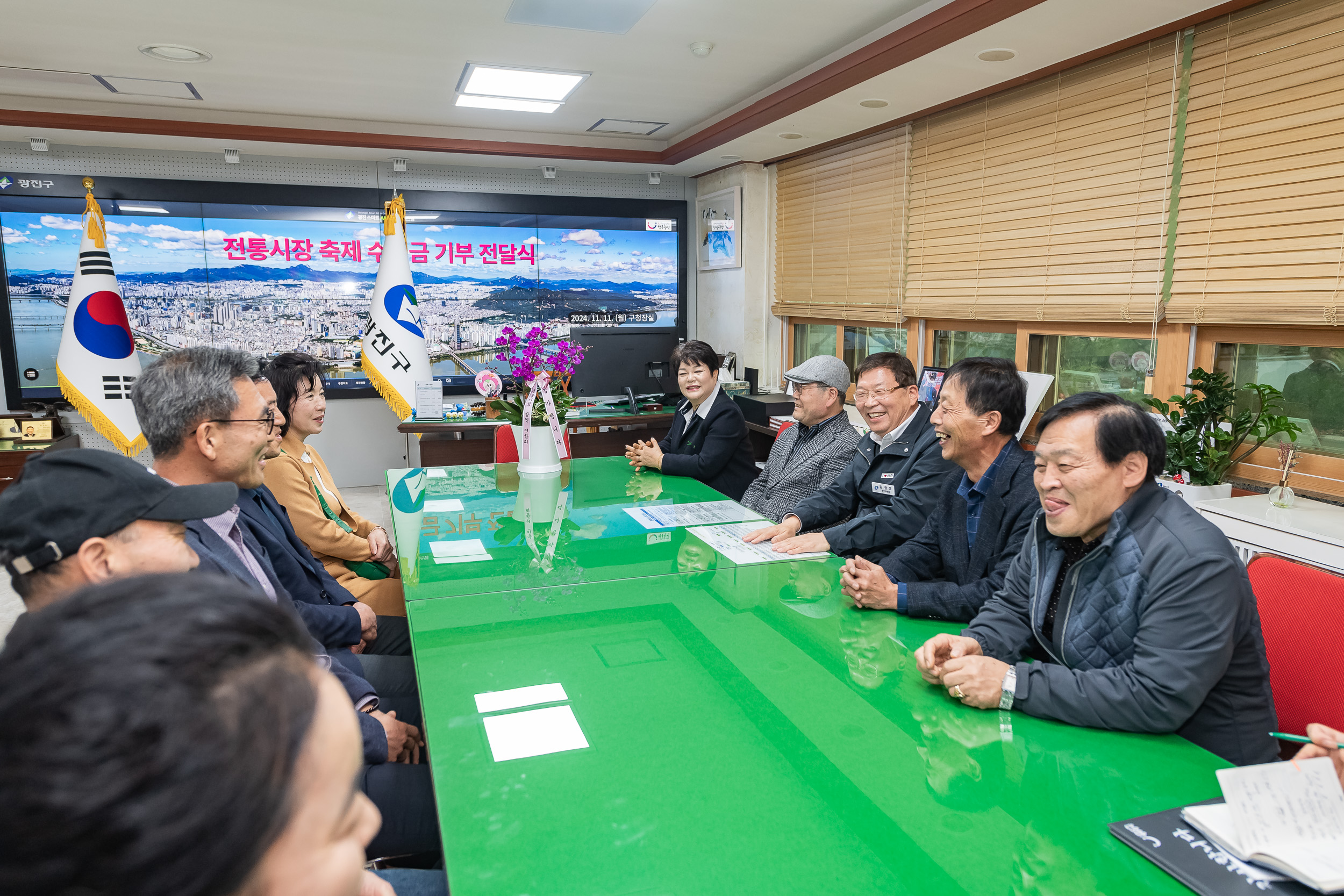 20241111-광진구 전통시장 축제 수익금 기부 전달식 20241111_0579_G_161622.jpg