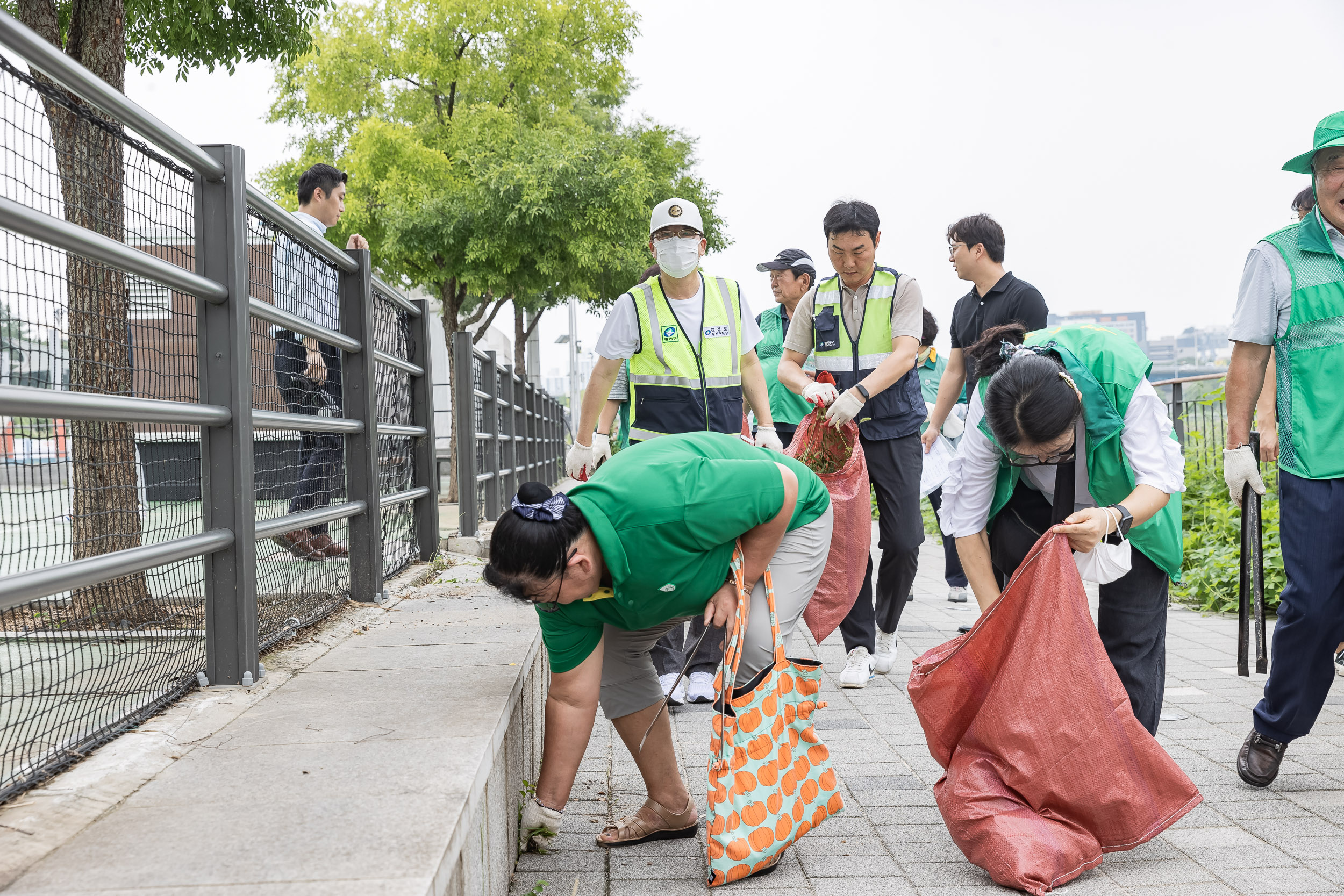 20240826-광진구새마을회 생명운동실천 중랑천변 환경정화활동 240826-0831_G_205833.jpg