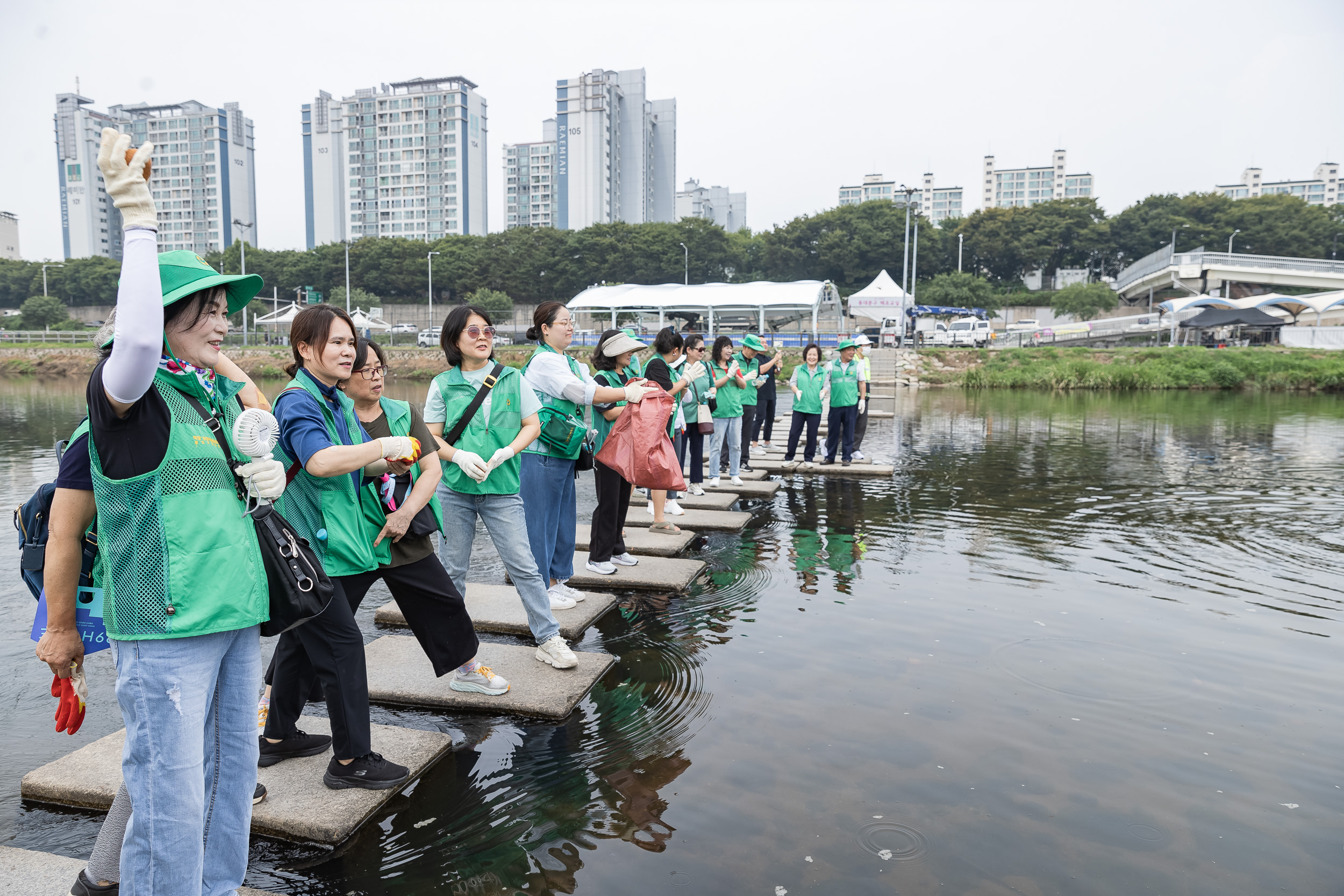 20240826-광진구새마을회 생명운동실천 중랑천변 환경정화활동 240826-0456_G_205826.jpg