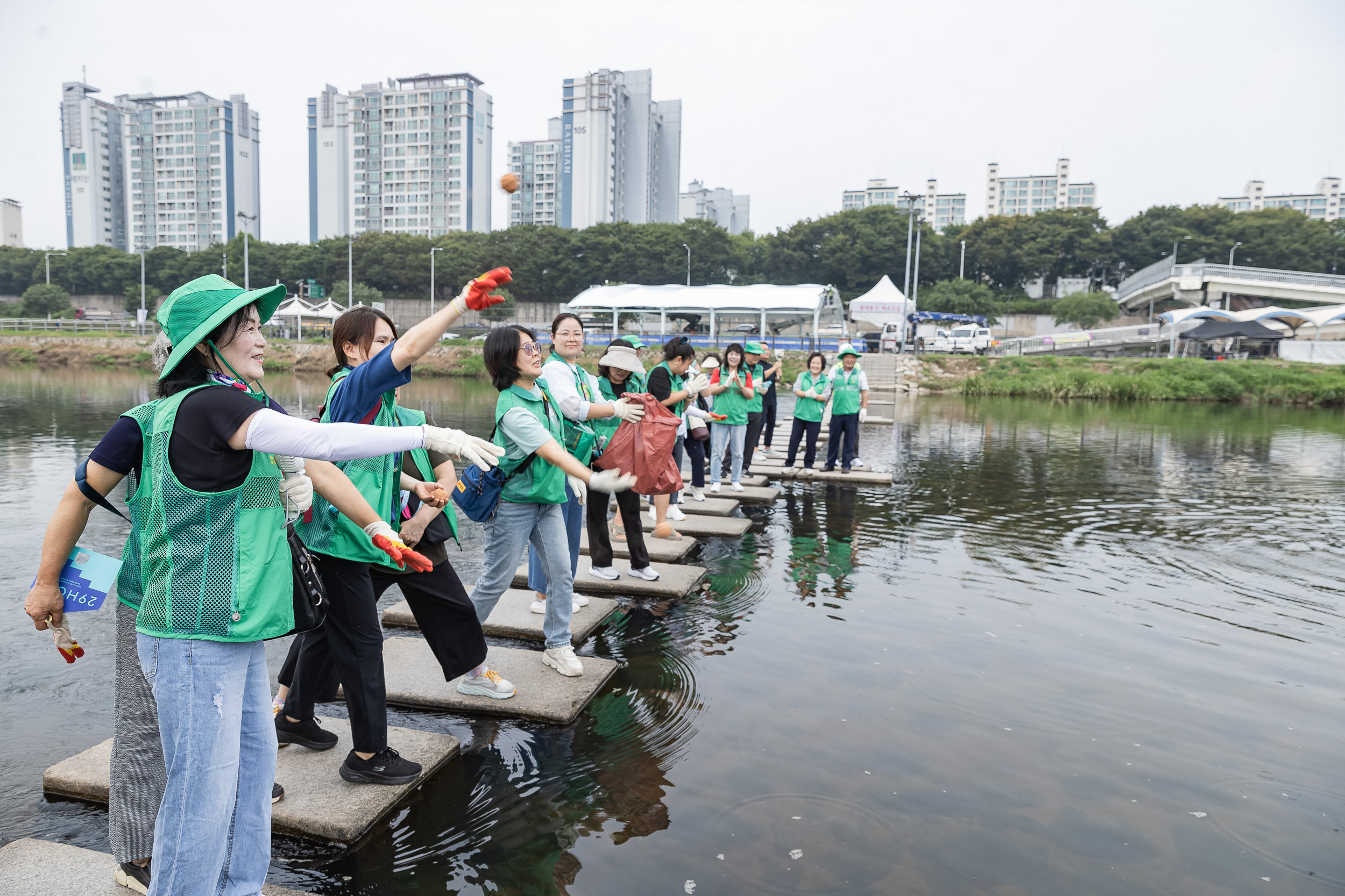 20240826-광진구새마을회 생명운동실천 중랑천변 환경정화활동 240826-0468_G_205827.jpg