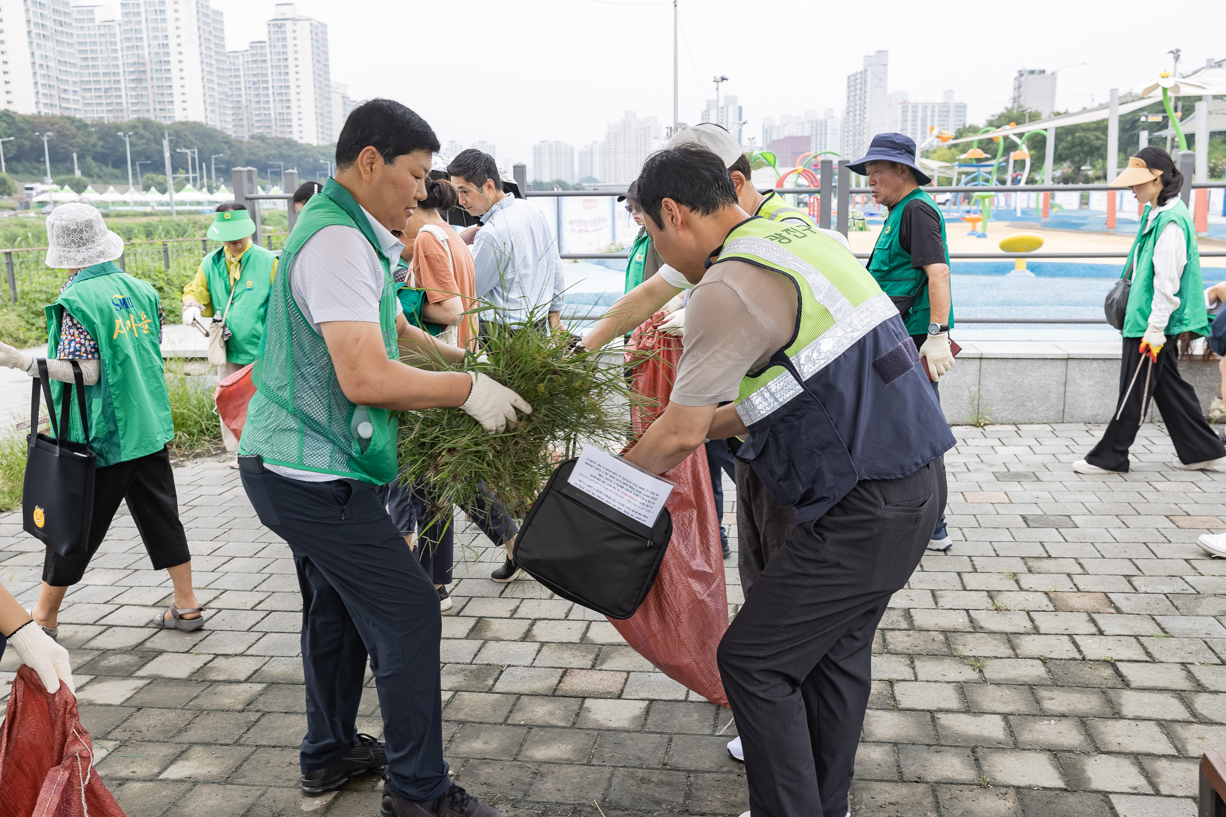 20240826-광진구새마을회 생명운동실천 중랑천변 환경정화활동 240826-0786_G_205832.jpg